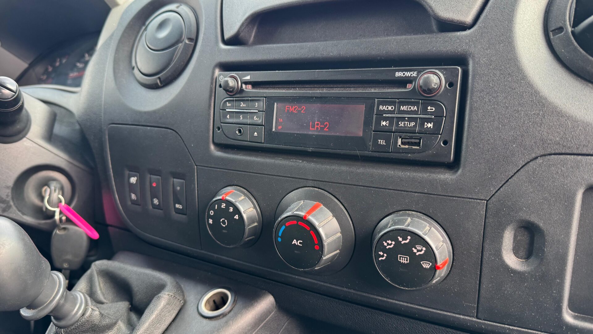 NISSAN NV400 KRAVAS BUSS