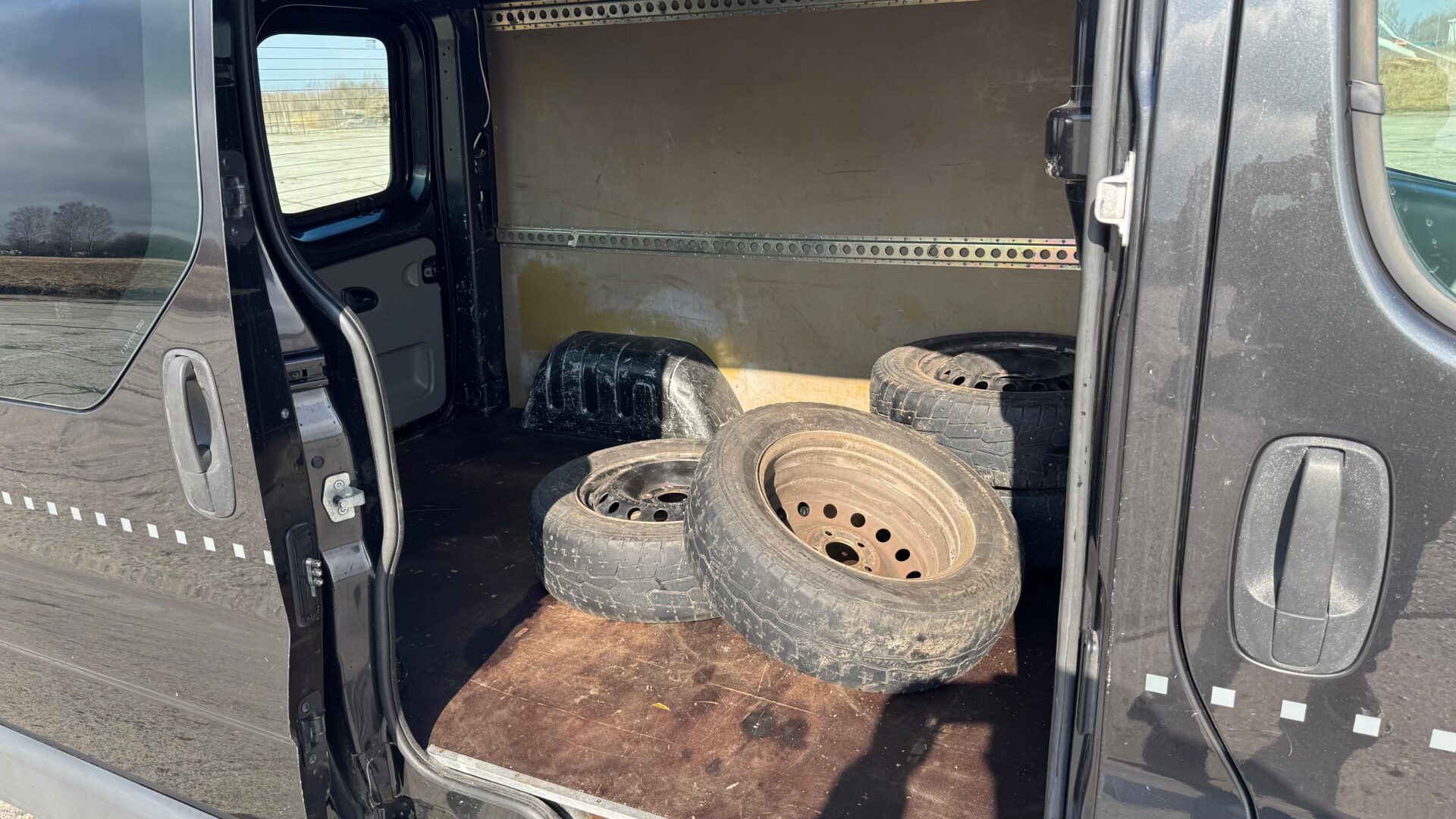 OPEL VIVARO KRAVAS BUSS