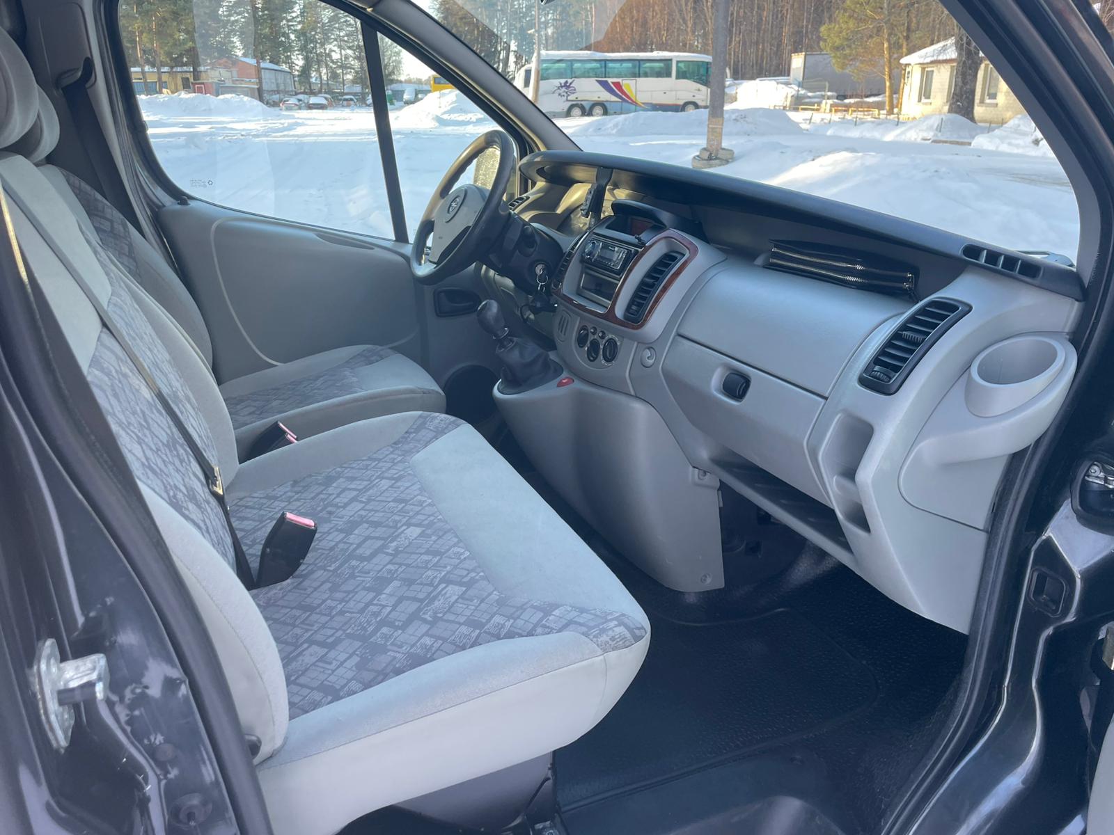 OPEL VIVARO KRAVAS BUSS