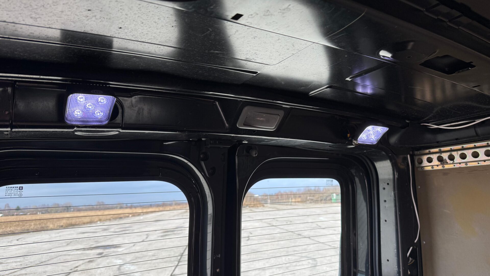 OPEL VIVARO KRAVAS BUSS