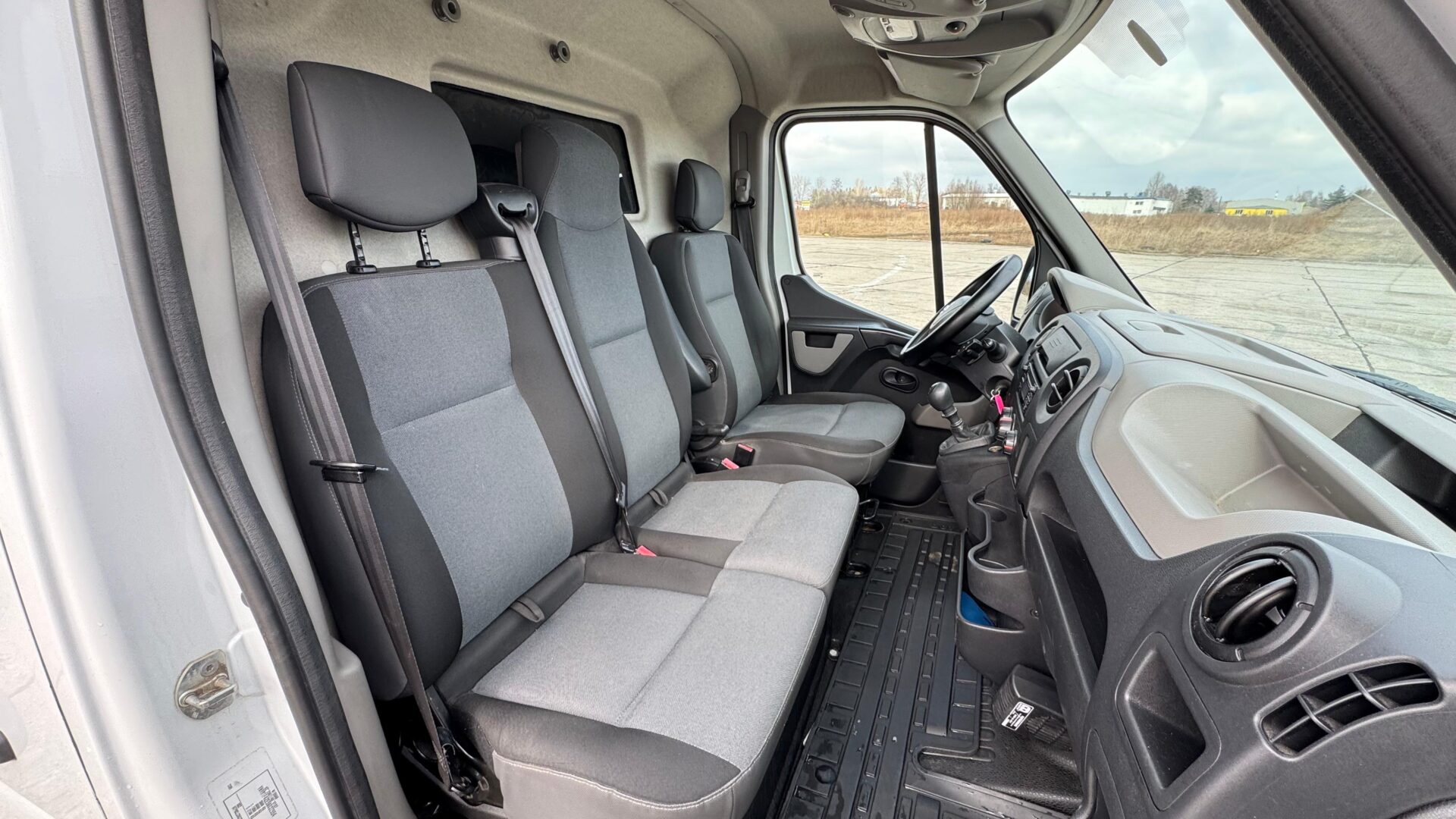 NISSAN NV400 KRAVAS BUSS