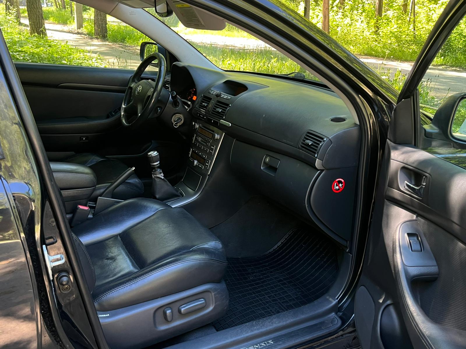 TOYOTA AVENSIS
