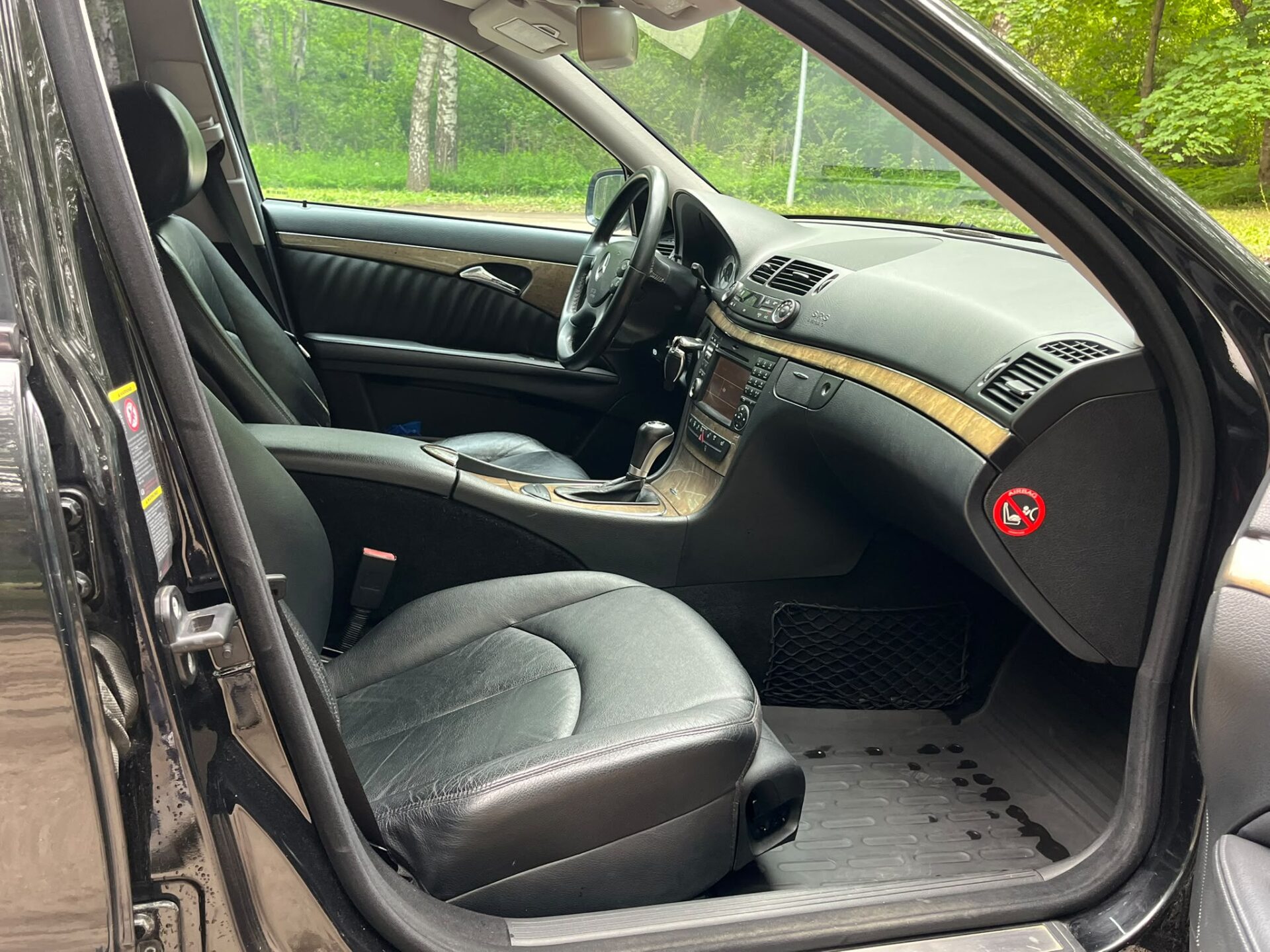 MERCEDES BENZ E220 AVANTGARDE