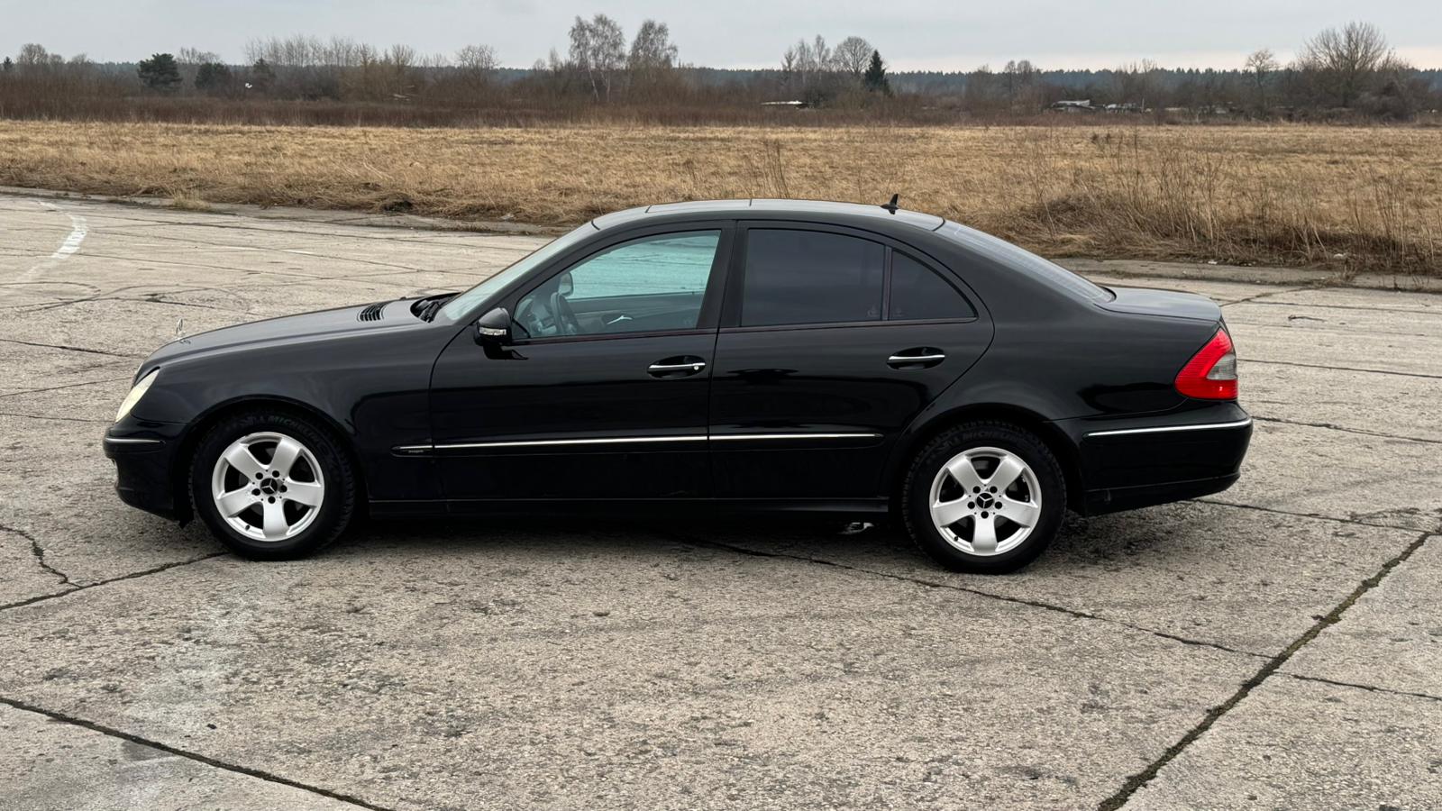 MERCEDES BENZ E220 AVANTGARDE