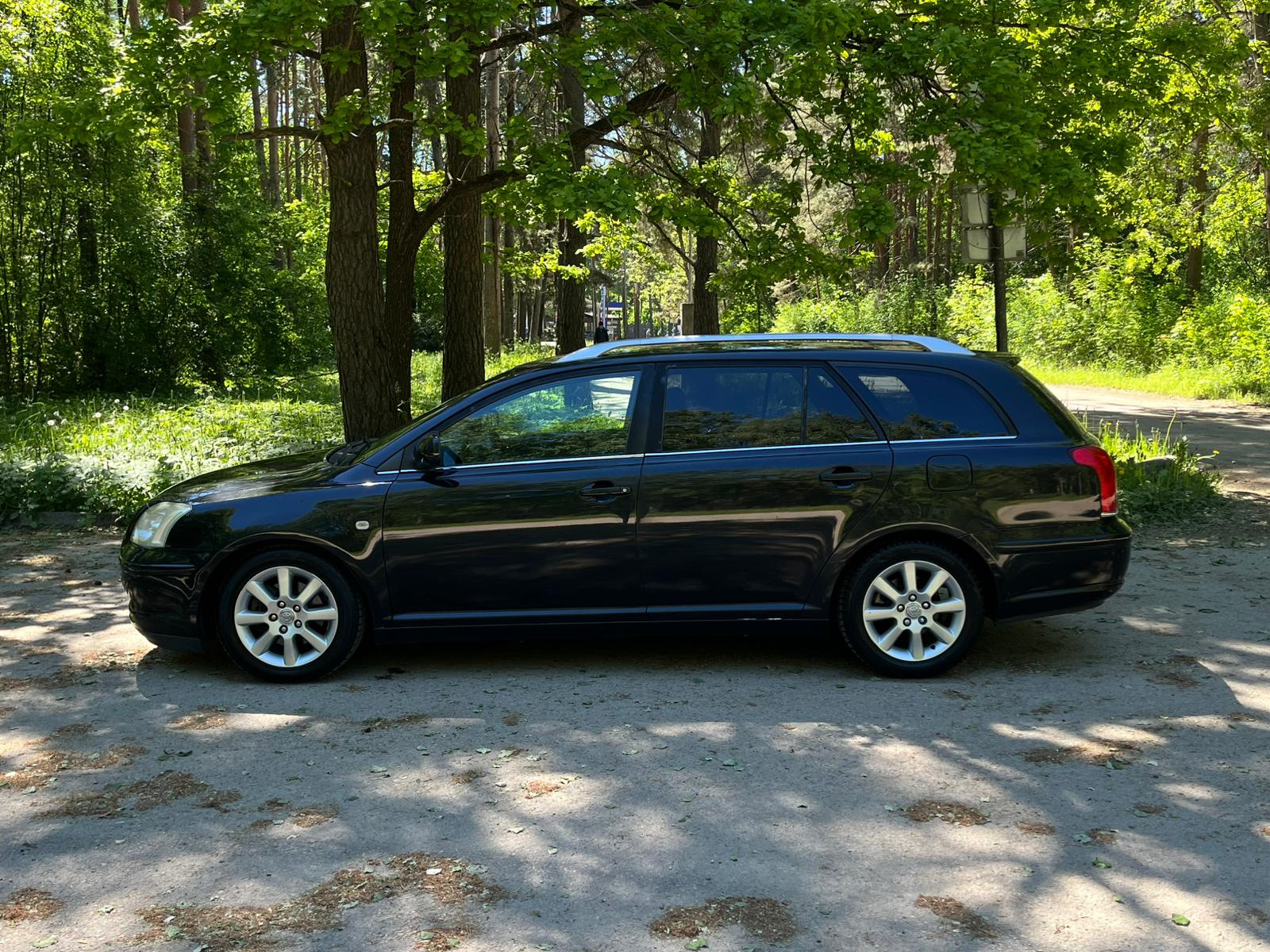TOYOTA AVENSIS