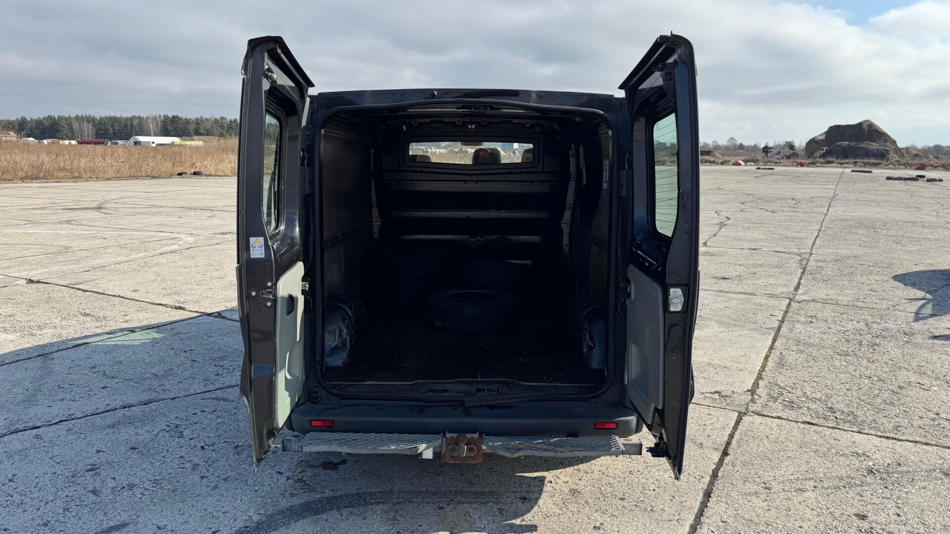 OPEL VIVARO KRAVAS BUSS