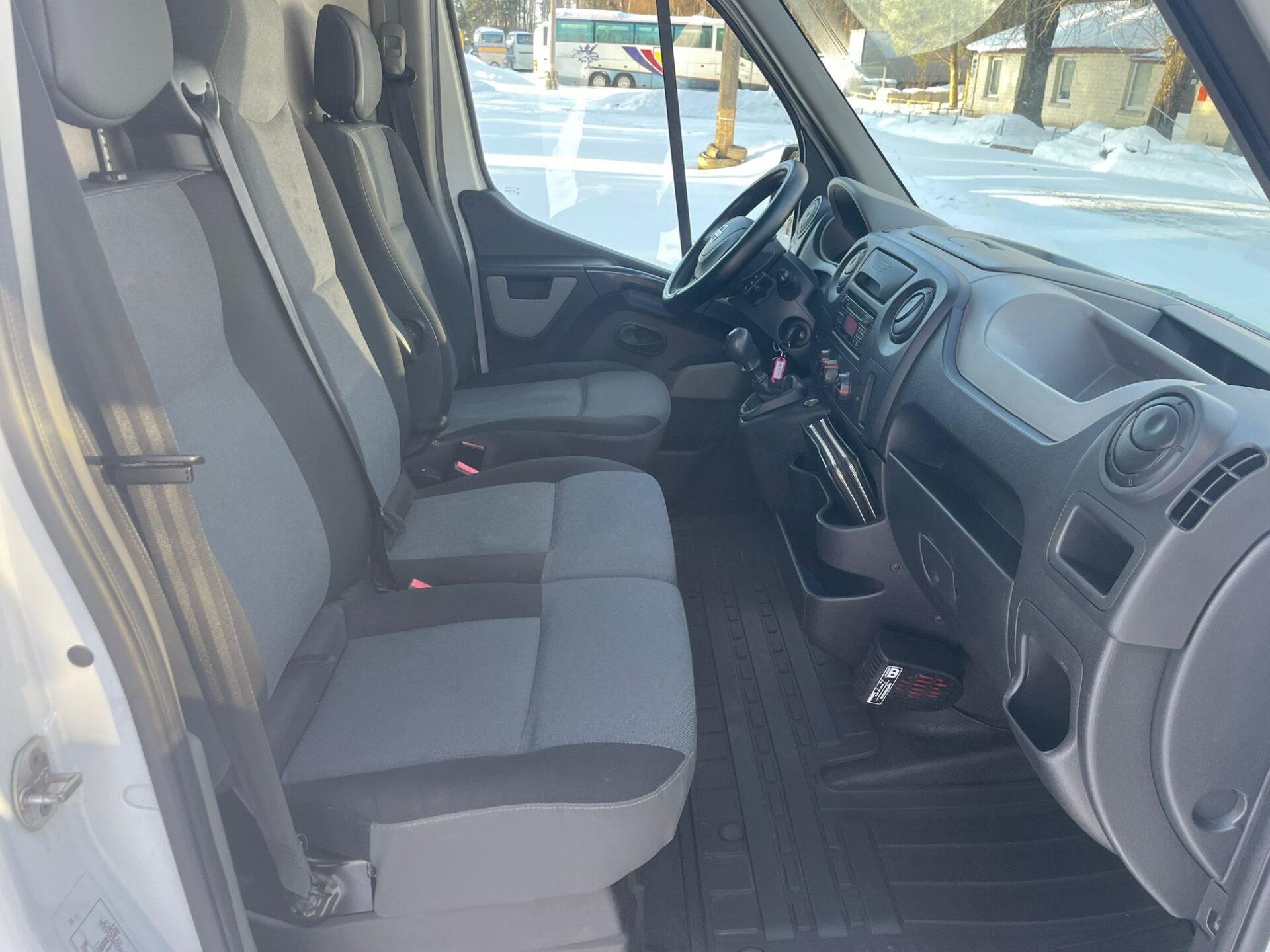 NISSAN NV400 KRAVAS BUSS