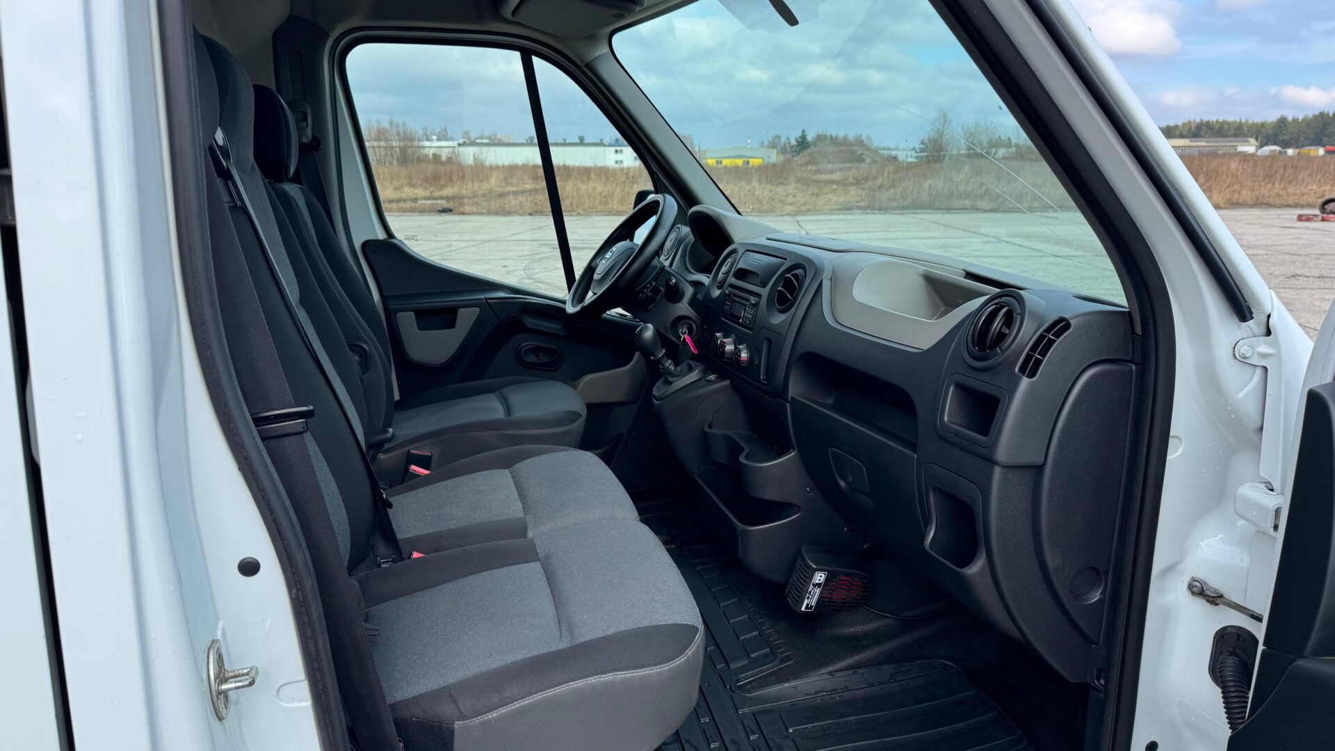 NISSAN NV400 KRAVAS BUSS