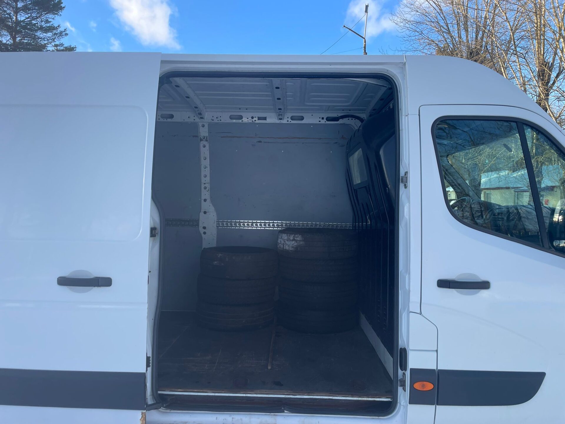 NISSAN NV400 KRAVAS BUSS