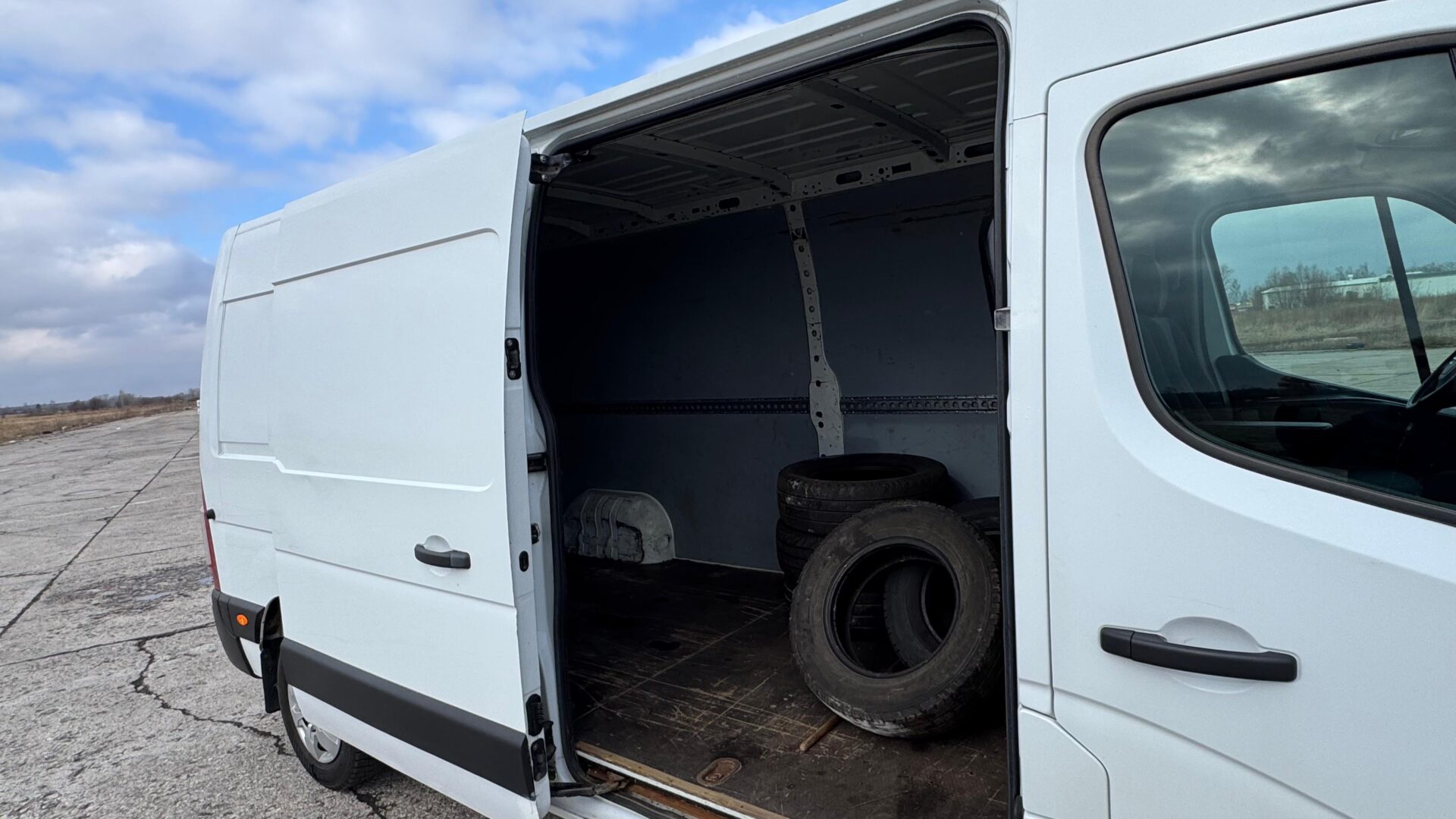 NISSAN NV400 KRAVAS BUSS