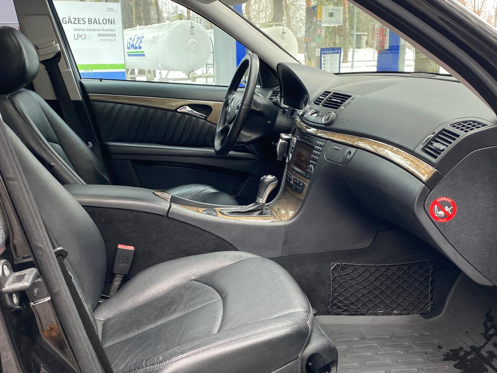 MERCEDES BENZ E220 AVANTGARDE