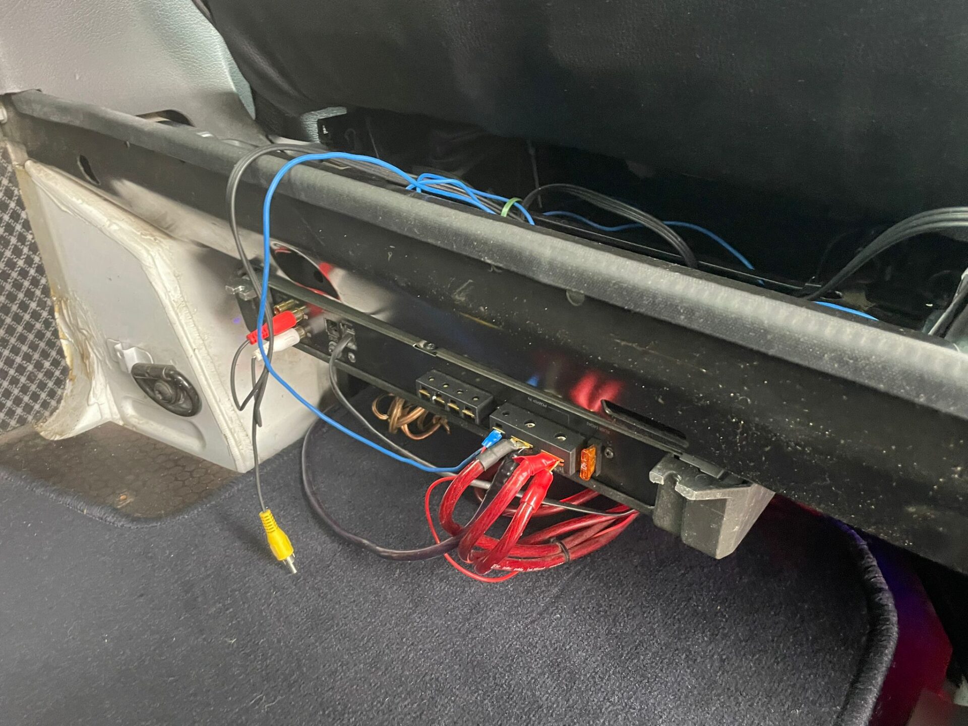 MB VITO 116 6-VIETAS