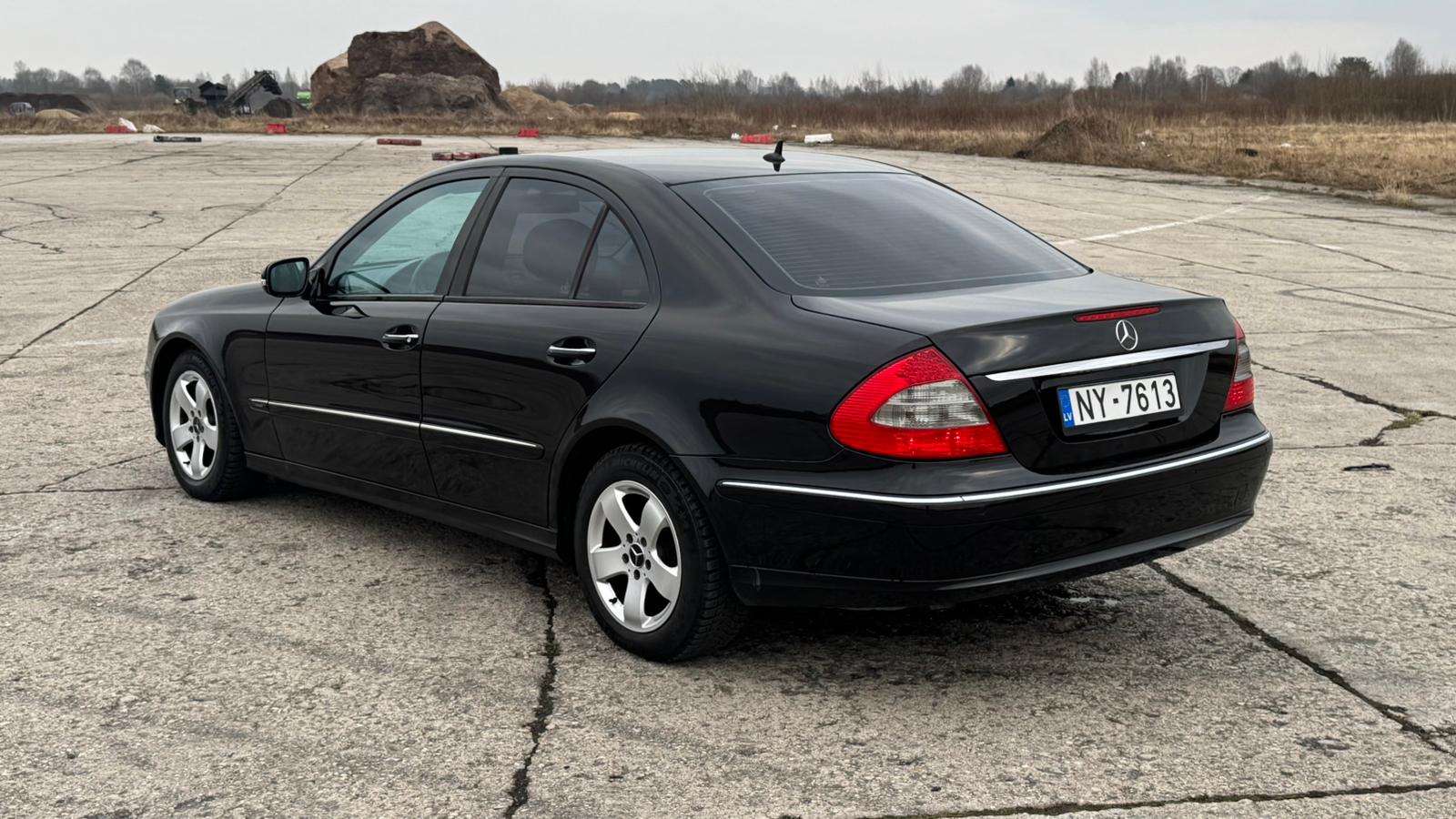 MERCEDES BENZ E220 AVANTGARDE