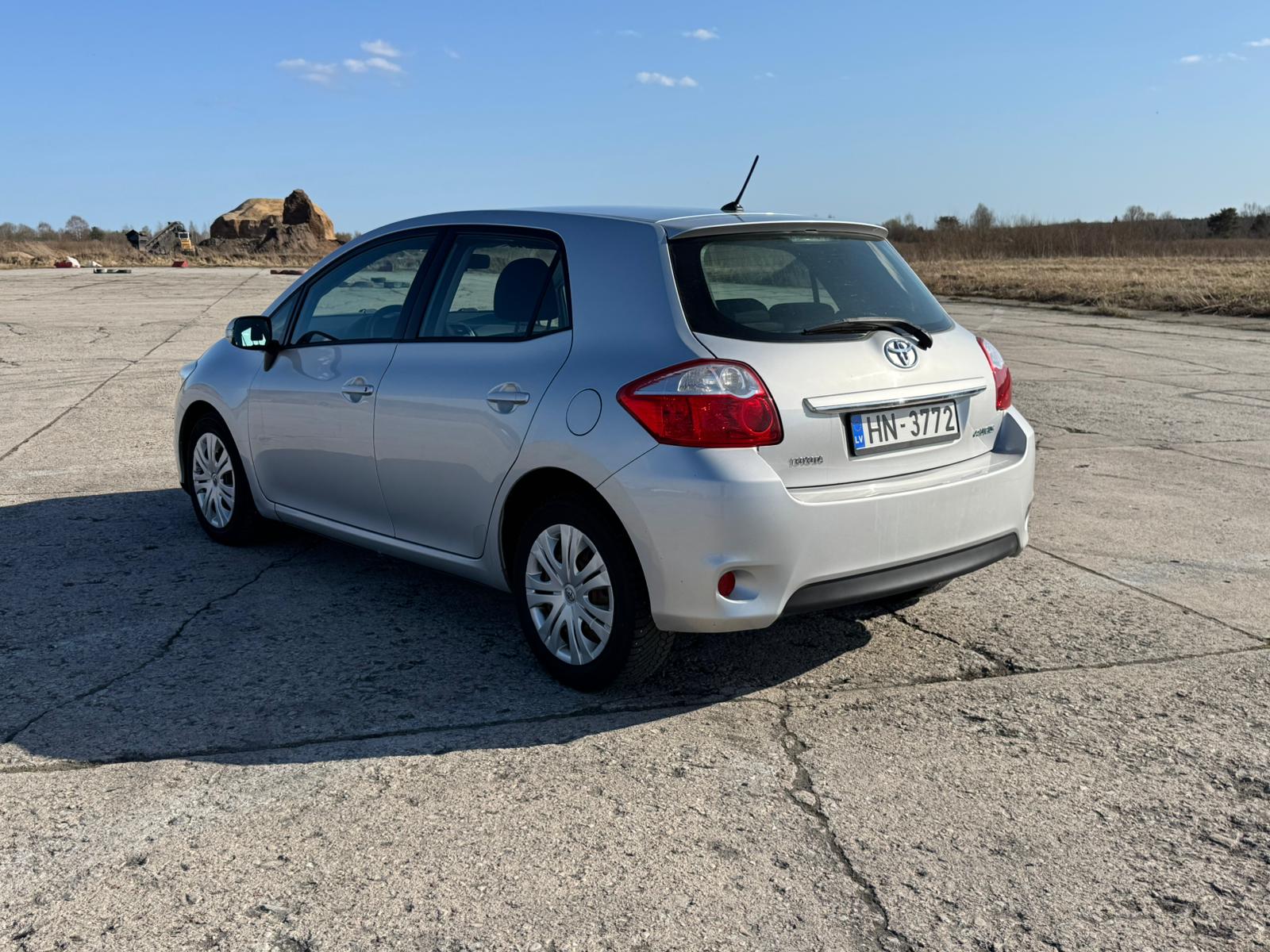 TOYOTA AURIS