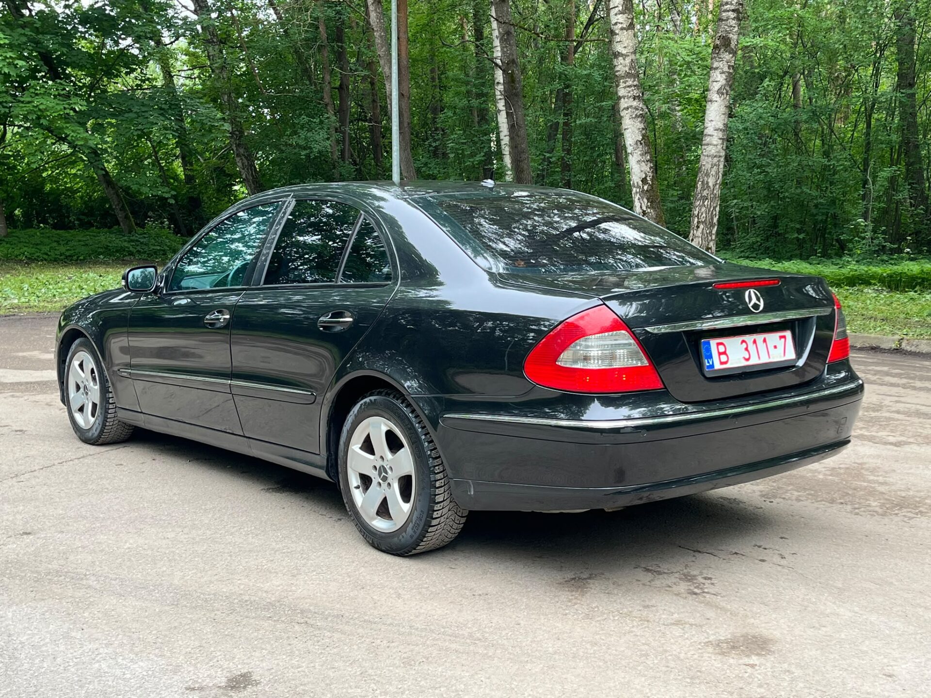 MERCEDES BENZ E220 AVANTGARDE