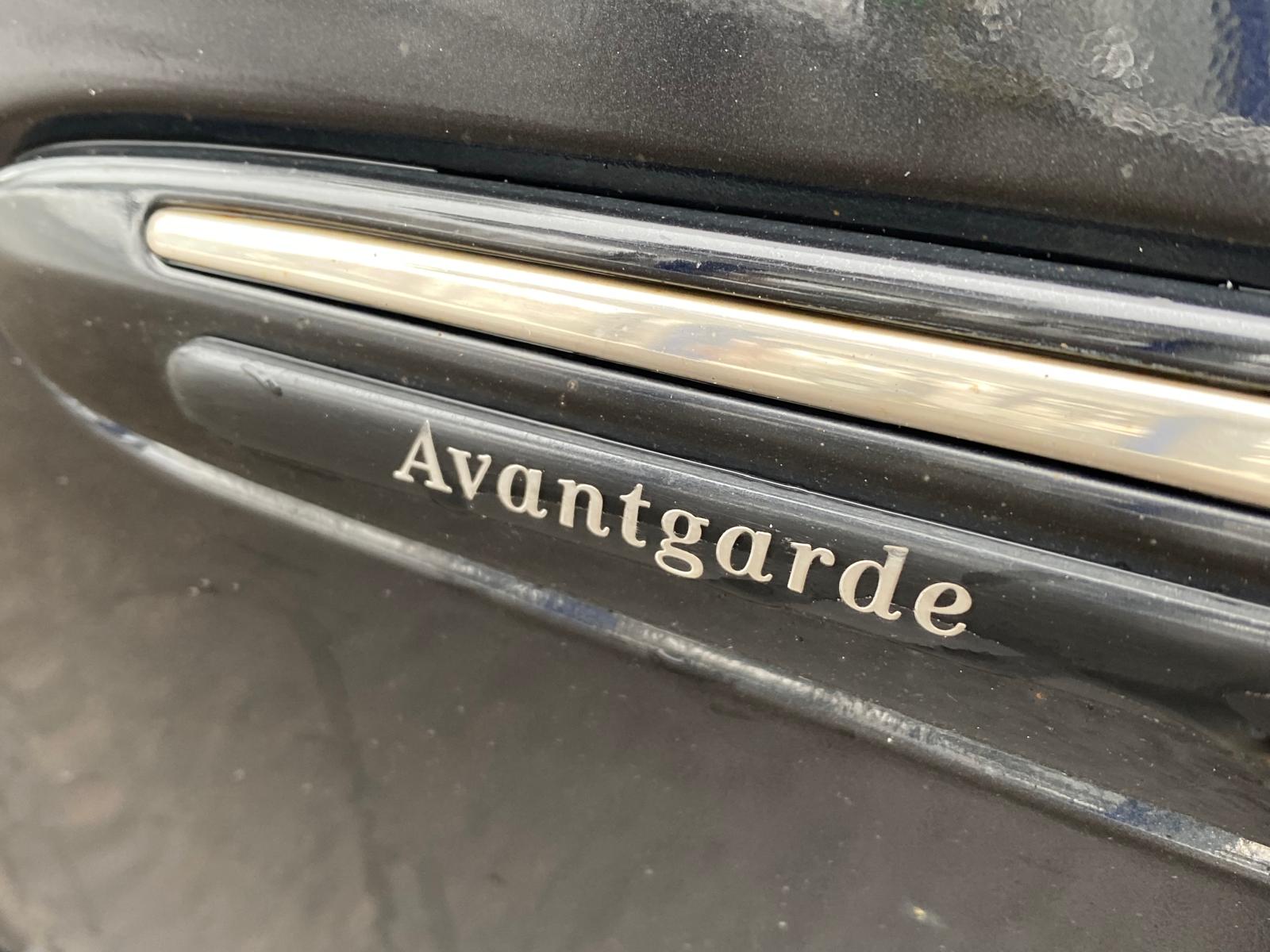 MERCEDES BENZ E220 AVANTGARDE