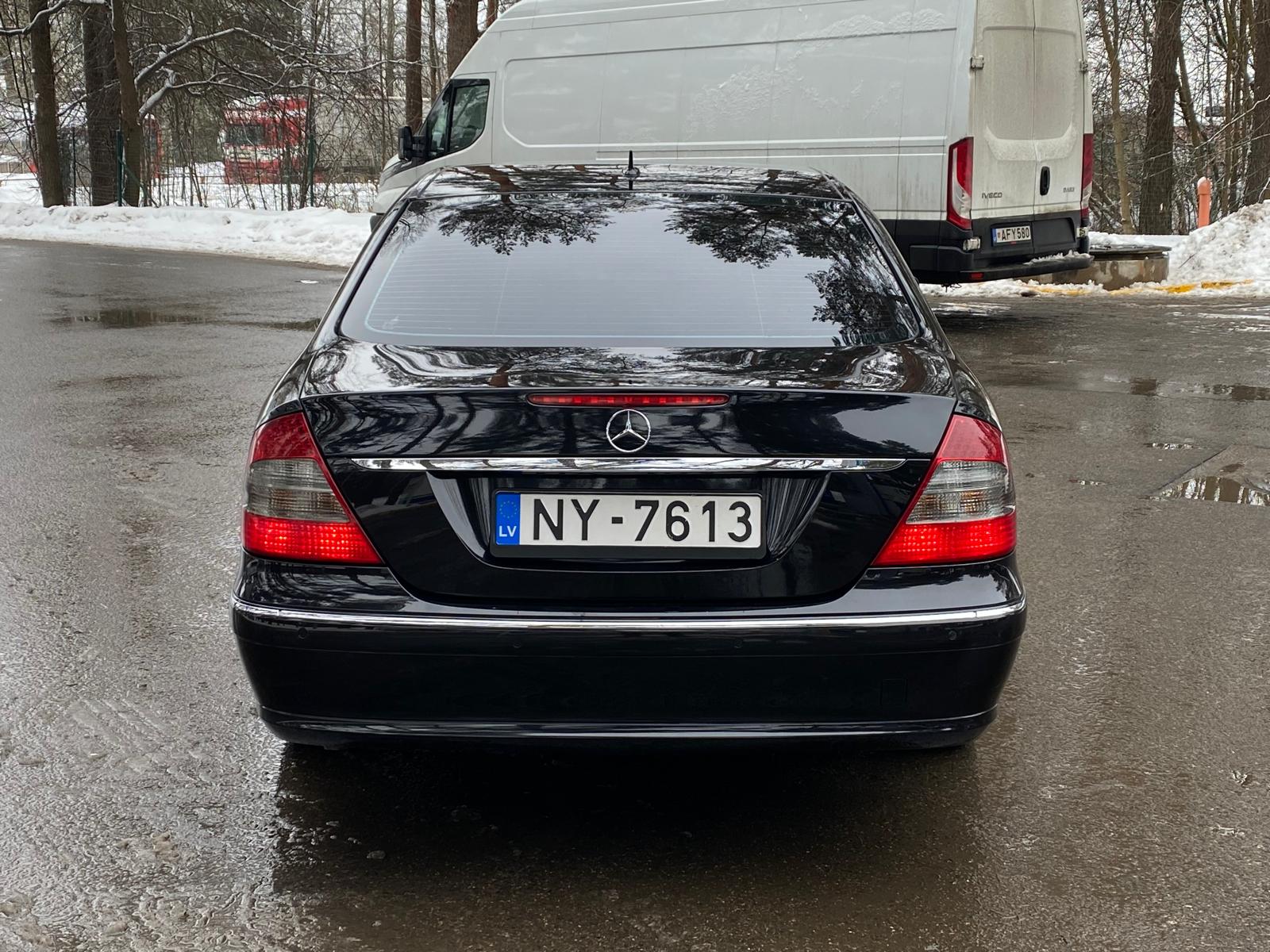 MERCEDES BENZ E220 AVANTGARDE