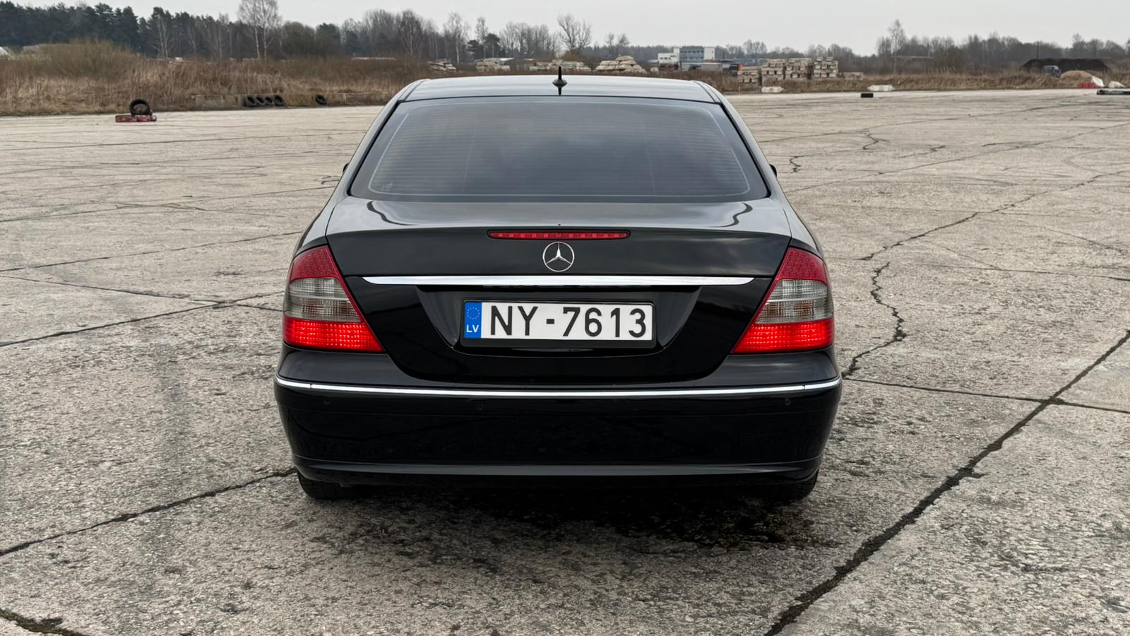 MERCEDES BENZ E220 AVANTGARDE