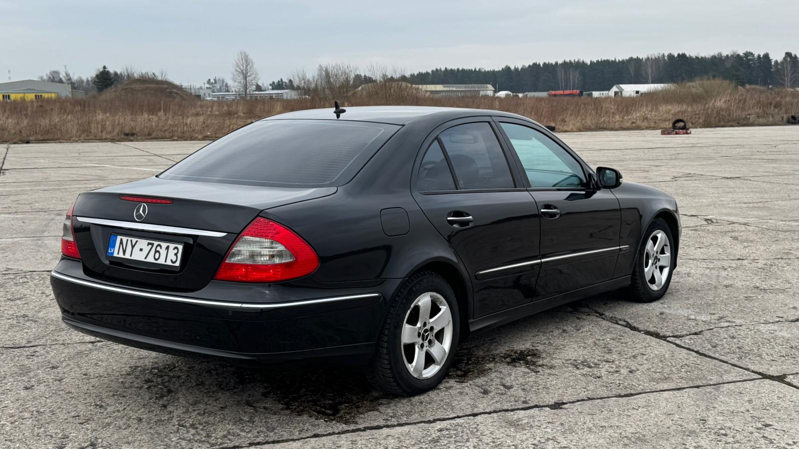 MERCEDES BENZ E220 AVANTGARDE