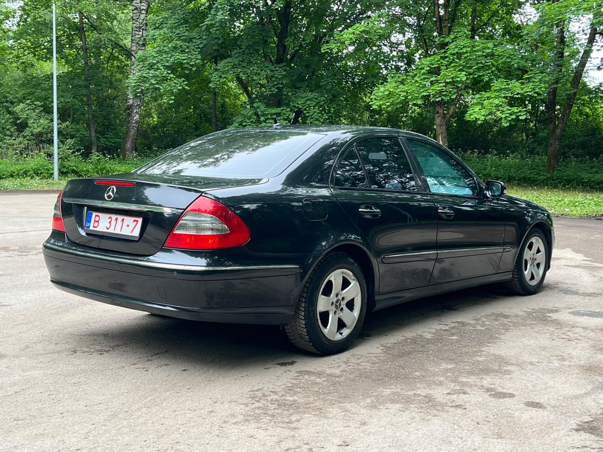 MERCEDES BENZ E220 AVANTGARDE