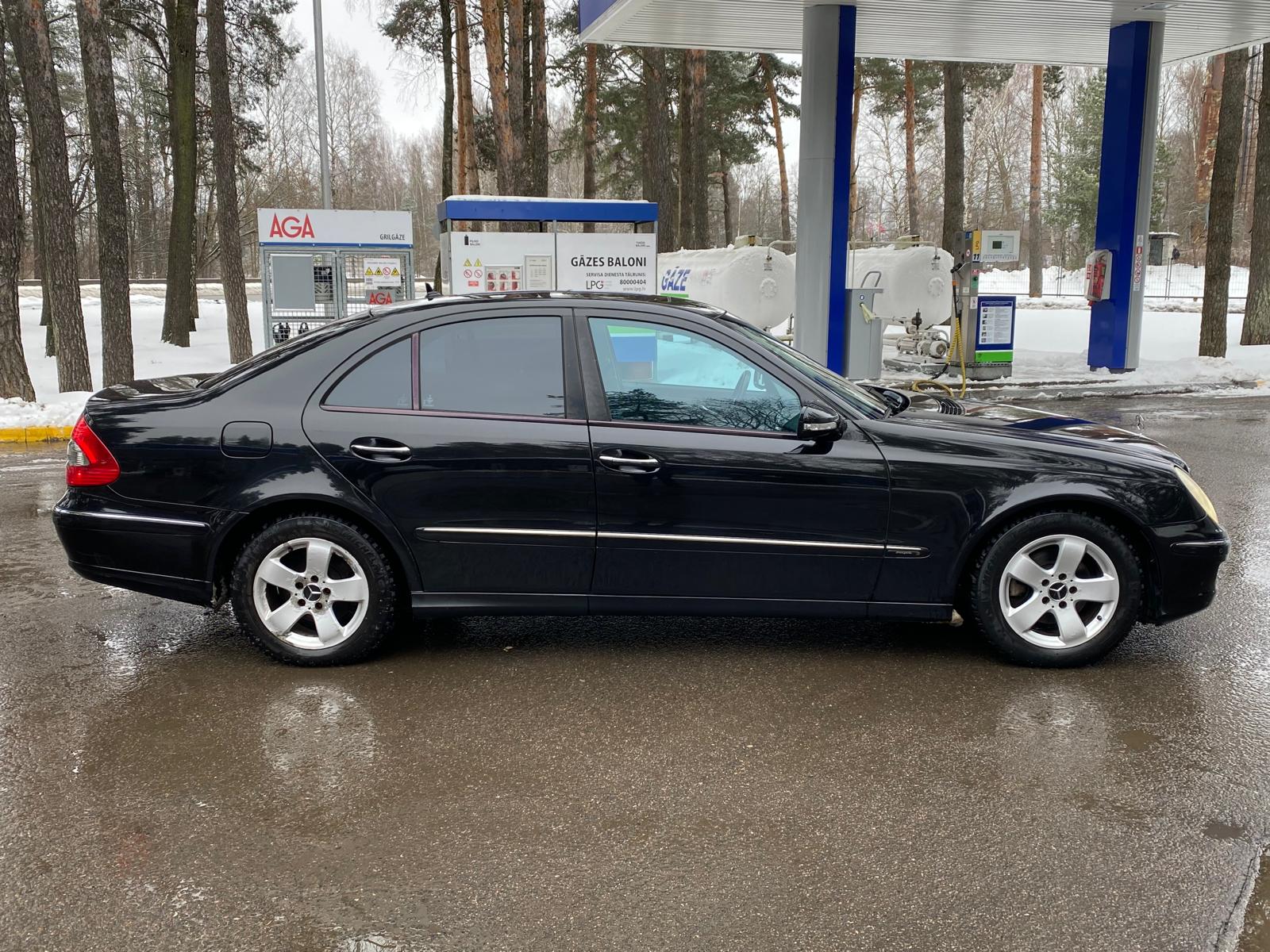 MERCEDES BENZ E220 AVANTGARDE