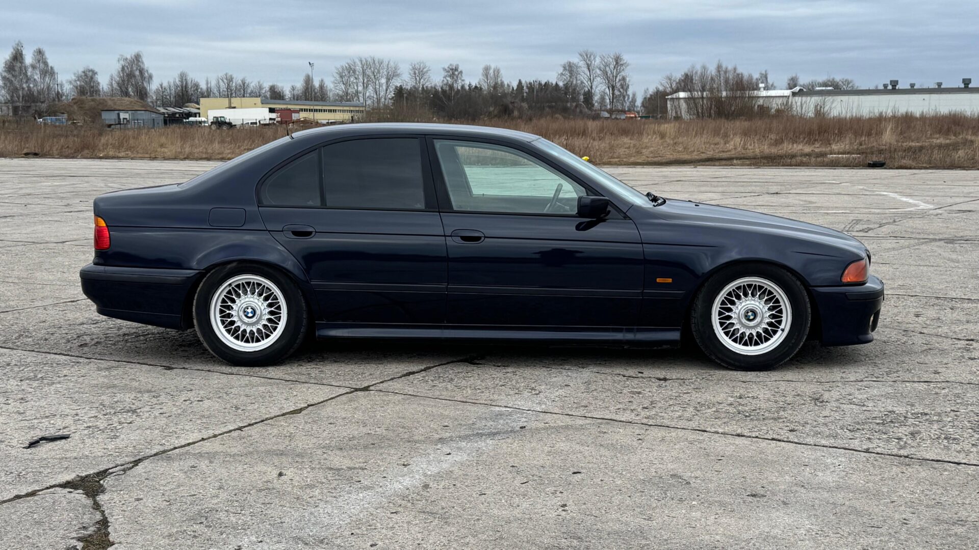BMW 528 (E39) M-PACK