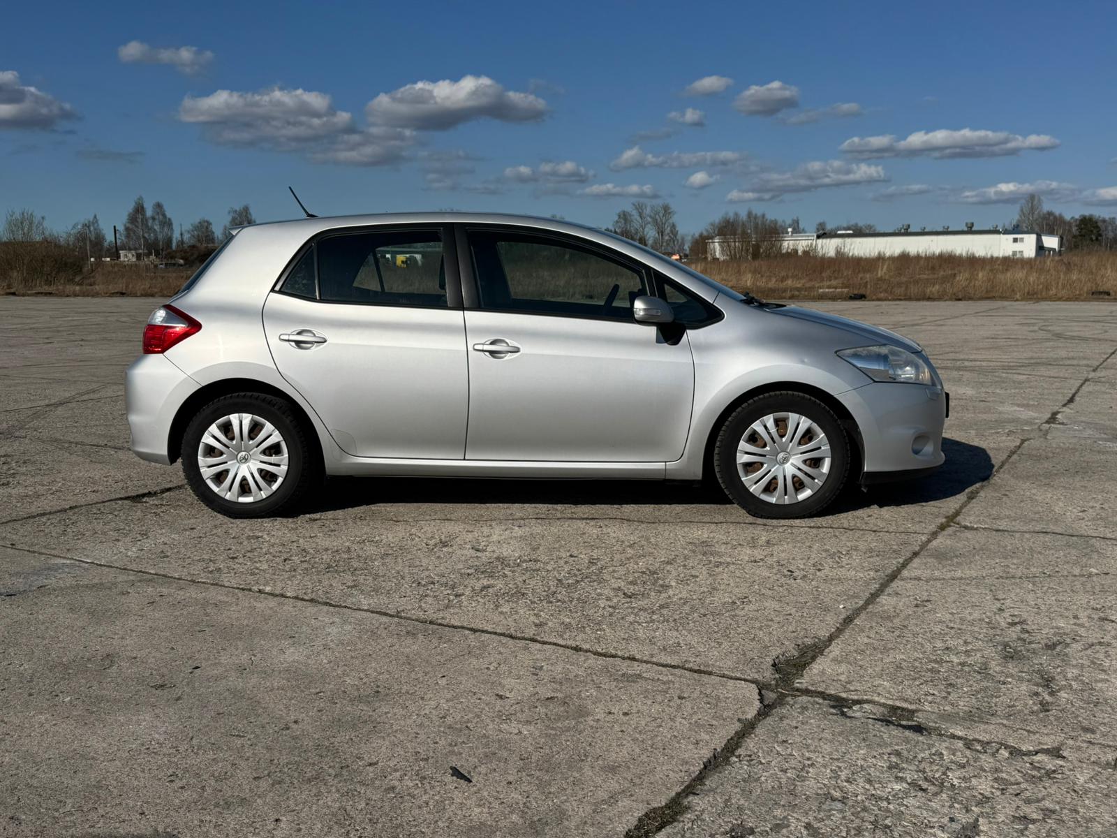TOYOTA AURIS