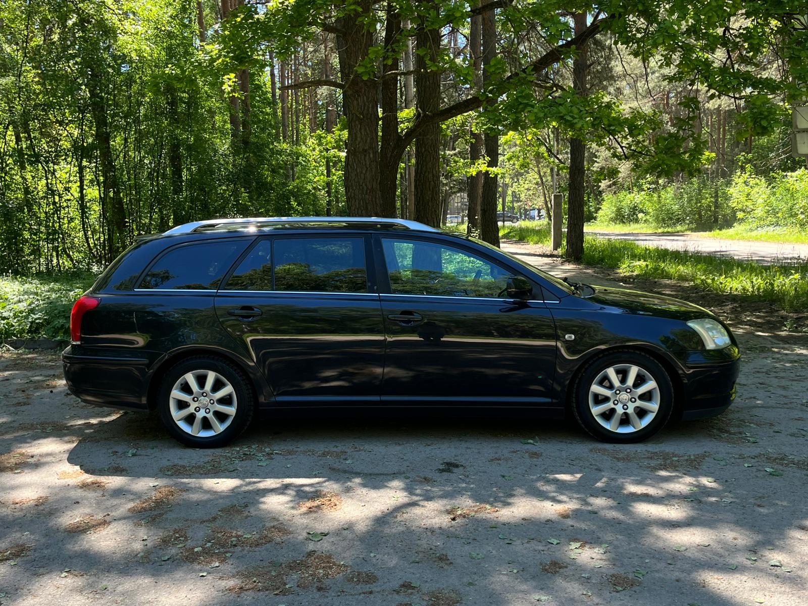TOYOTA AVENSIS