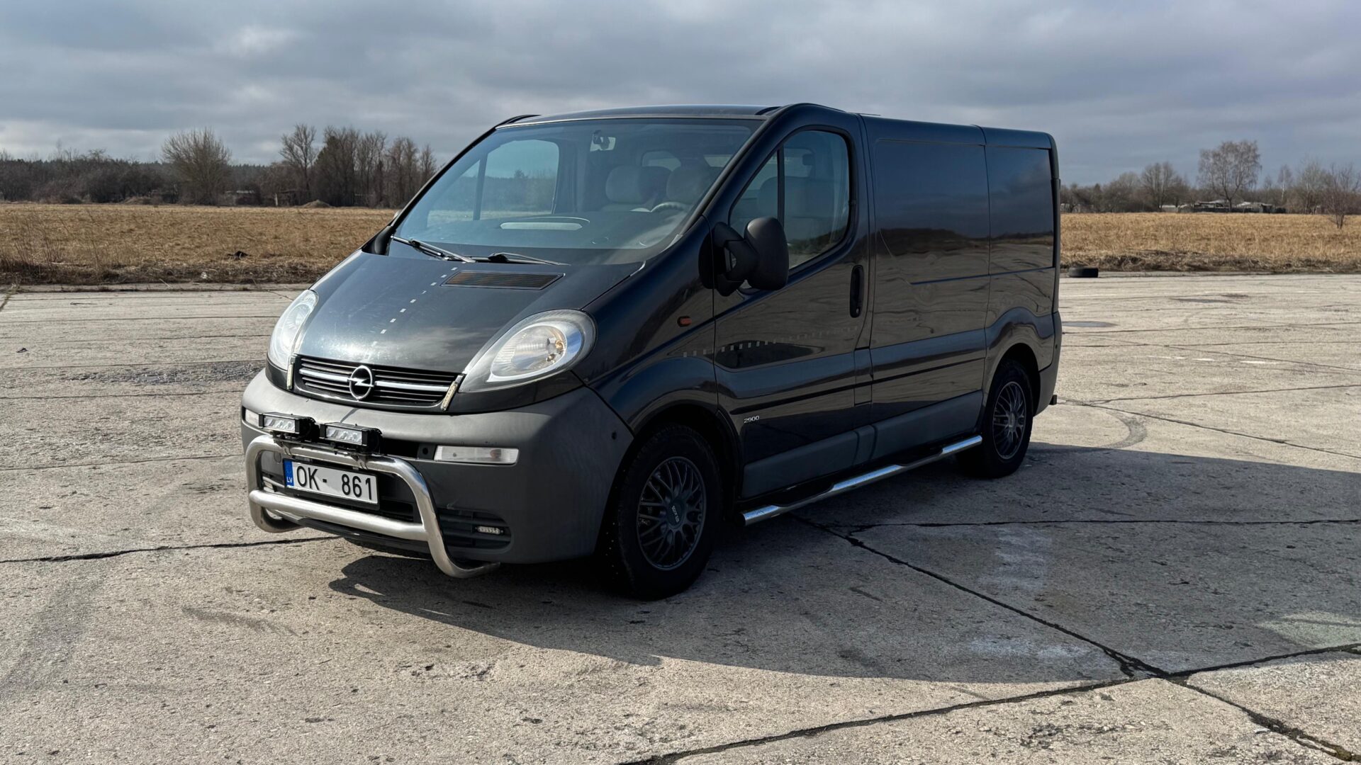 OPEL VIVARO KRAVAS BUSS