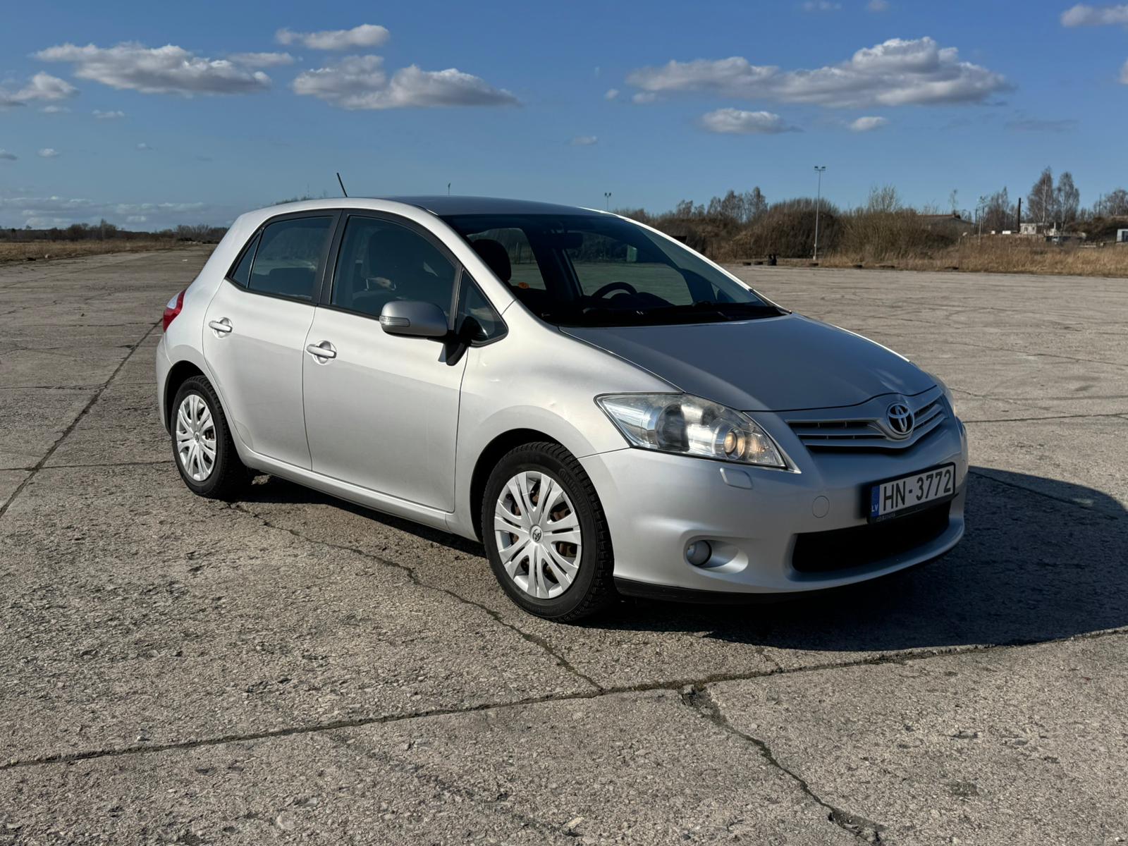 TOYOTA AURIS