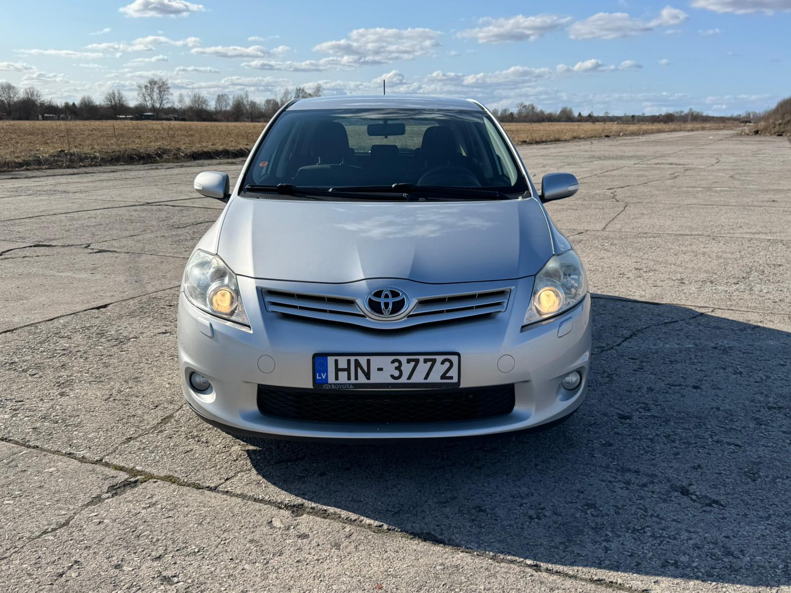 TOYOTA AURIS