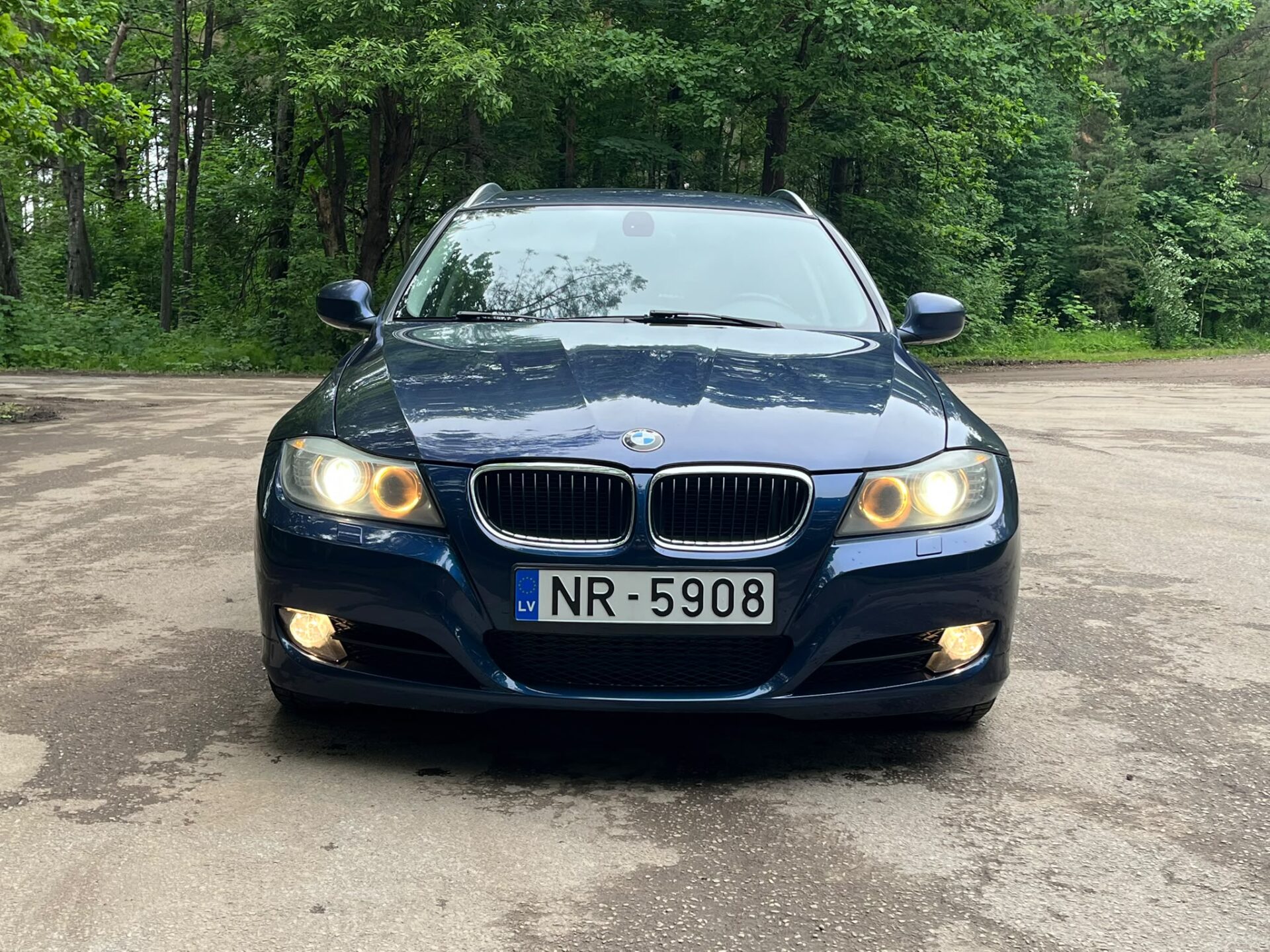 BMW 318 (E91)
