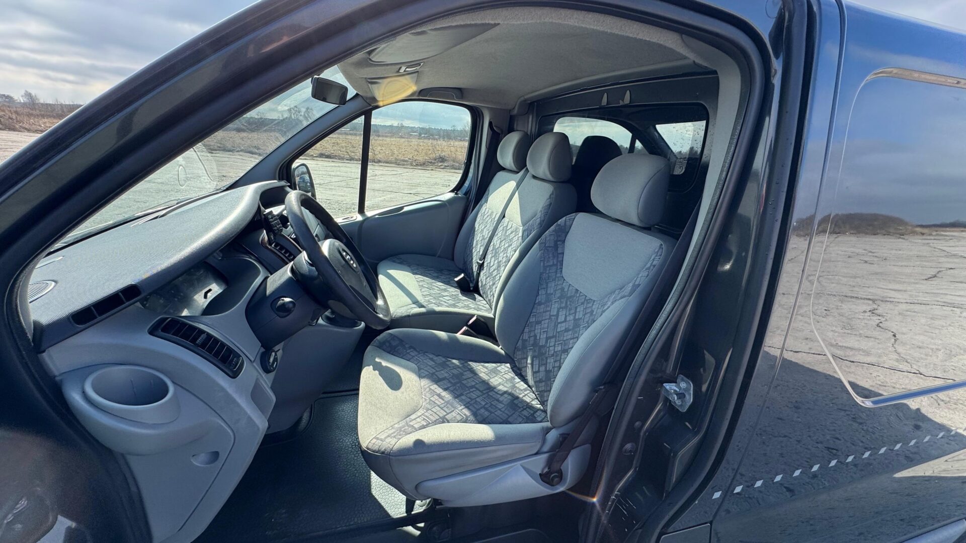 OPEL VIVARO KRAVAS BUSS