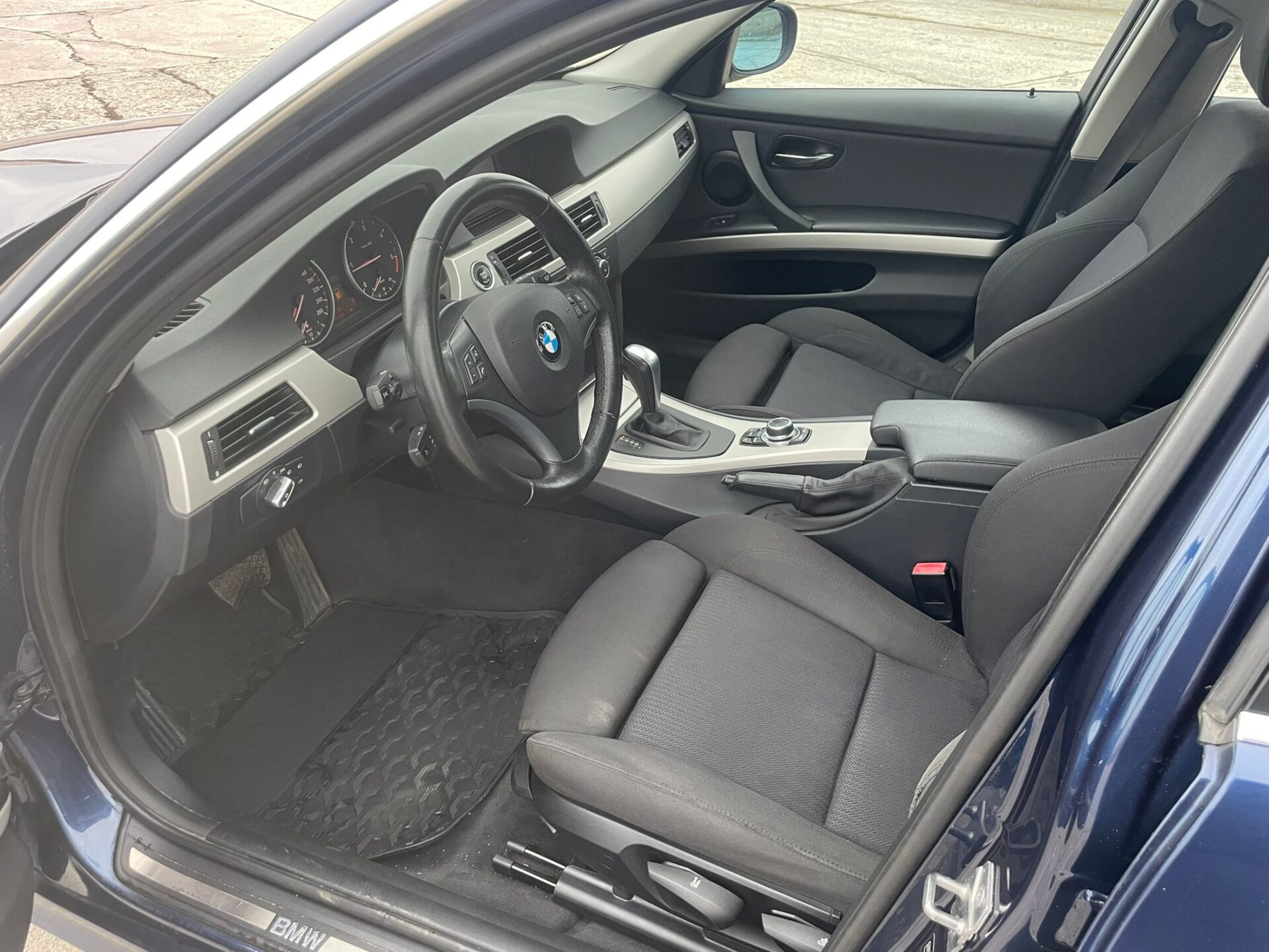 BMW 318 (E91)