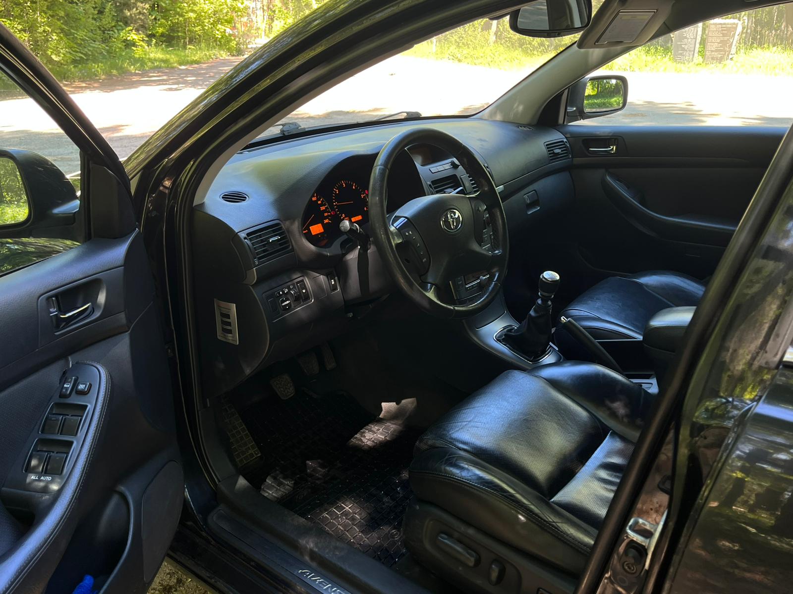 TOYOTA AVENSIS