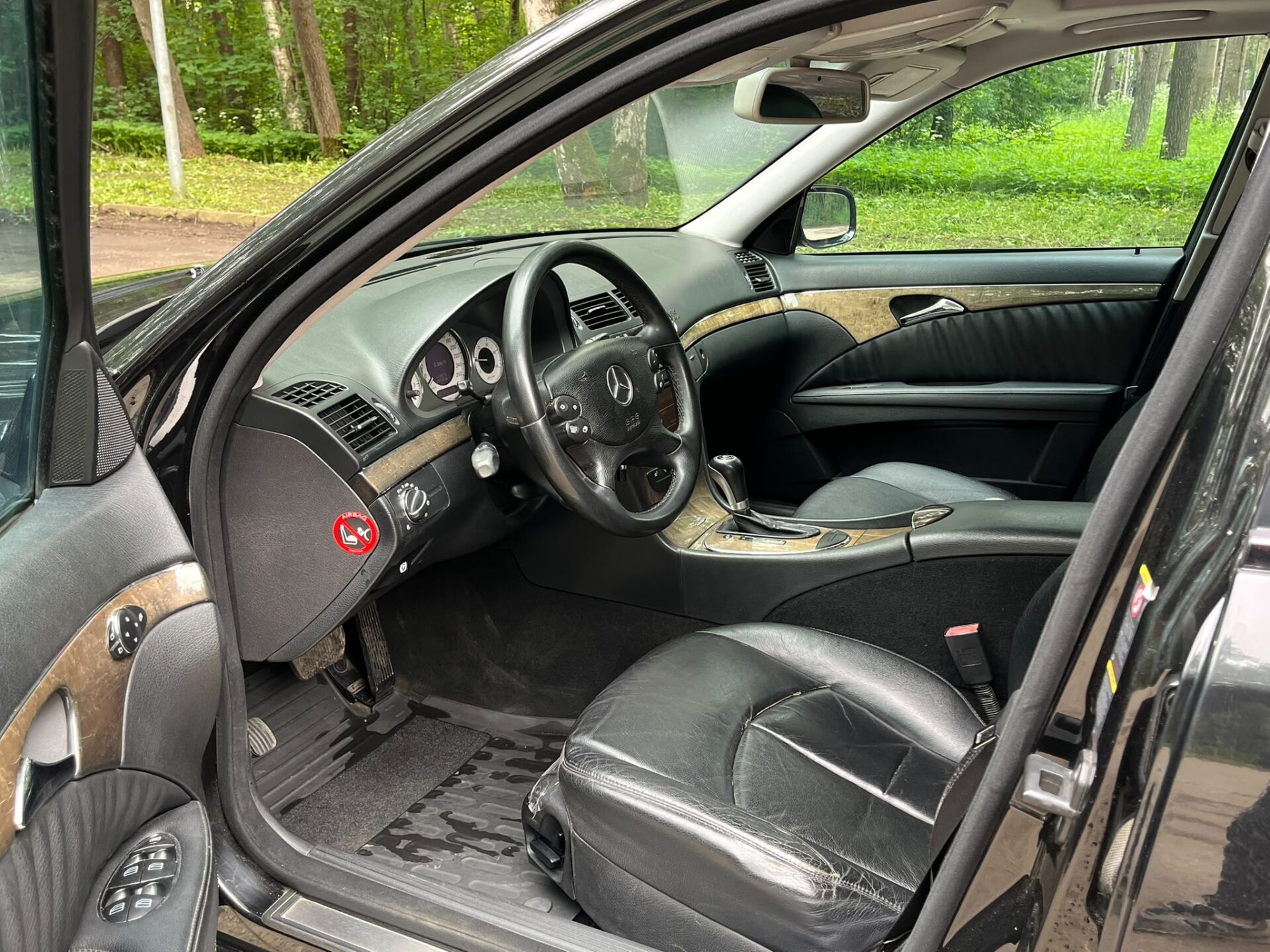 MERCEDES BENZ E220 AVANTGARDE