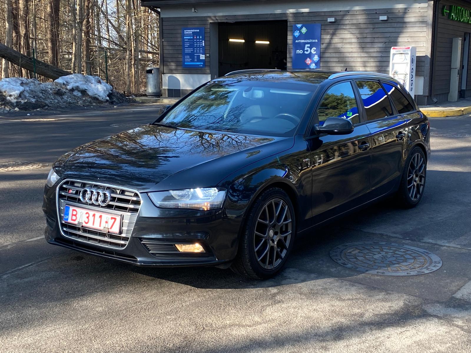 AUDI A4 S-LINE QUATTRO