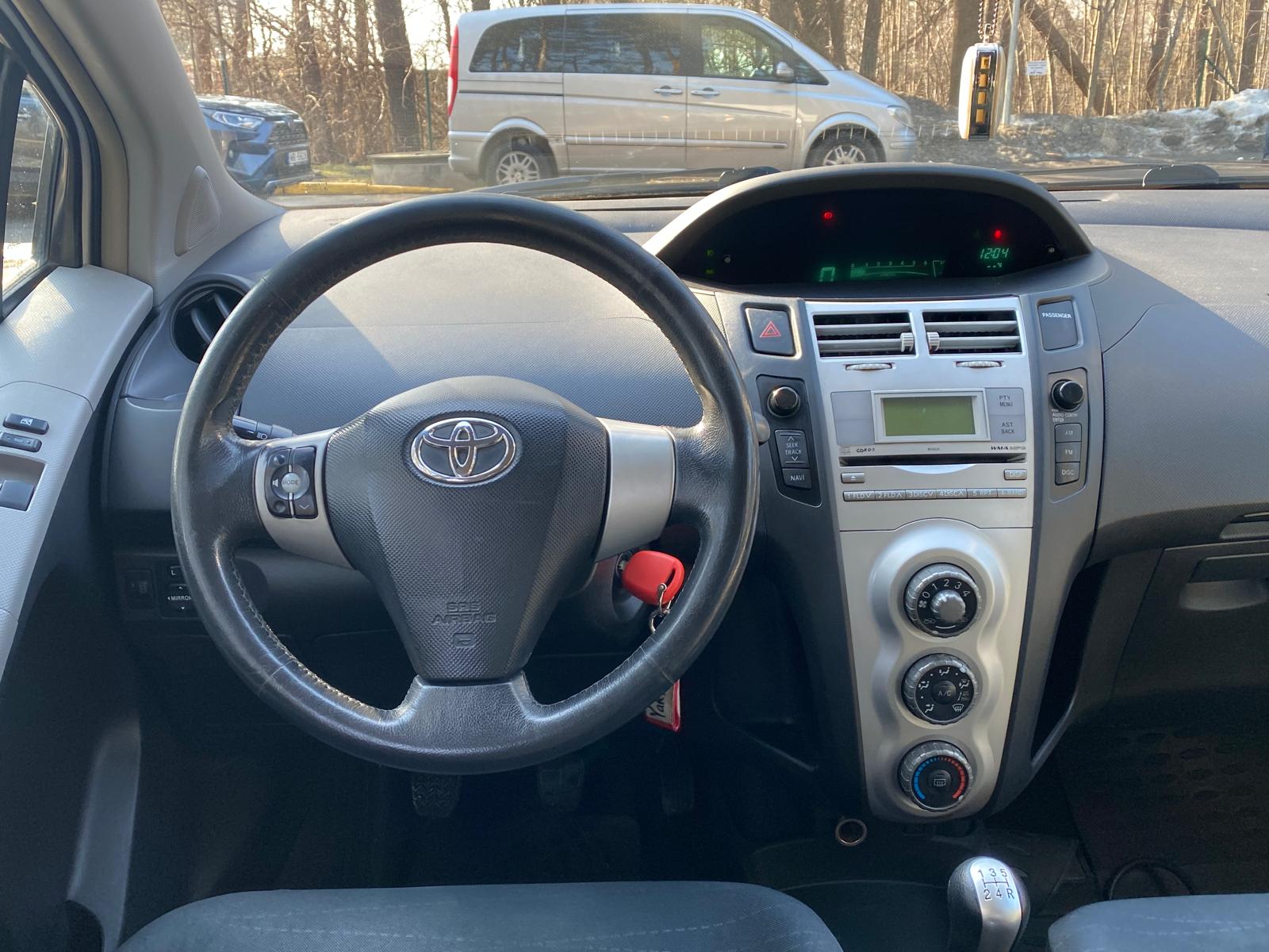 TOYOTA YARIS