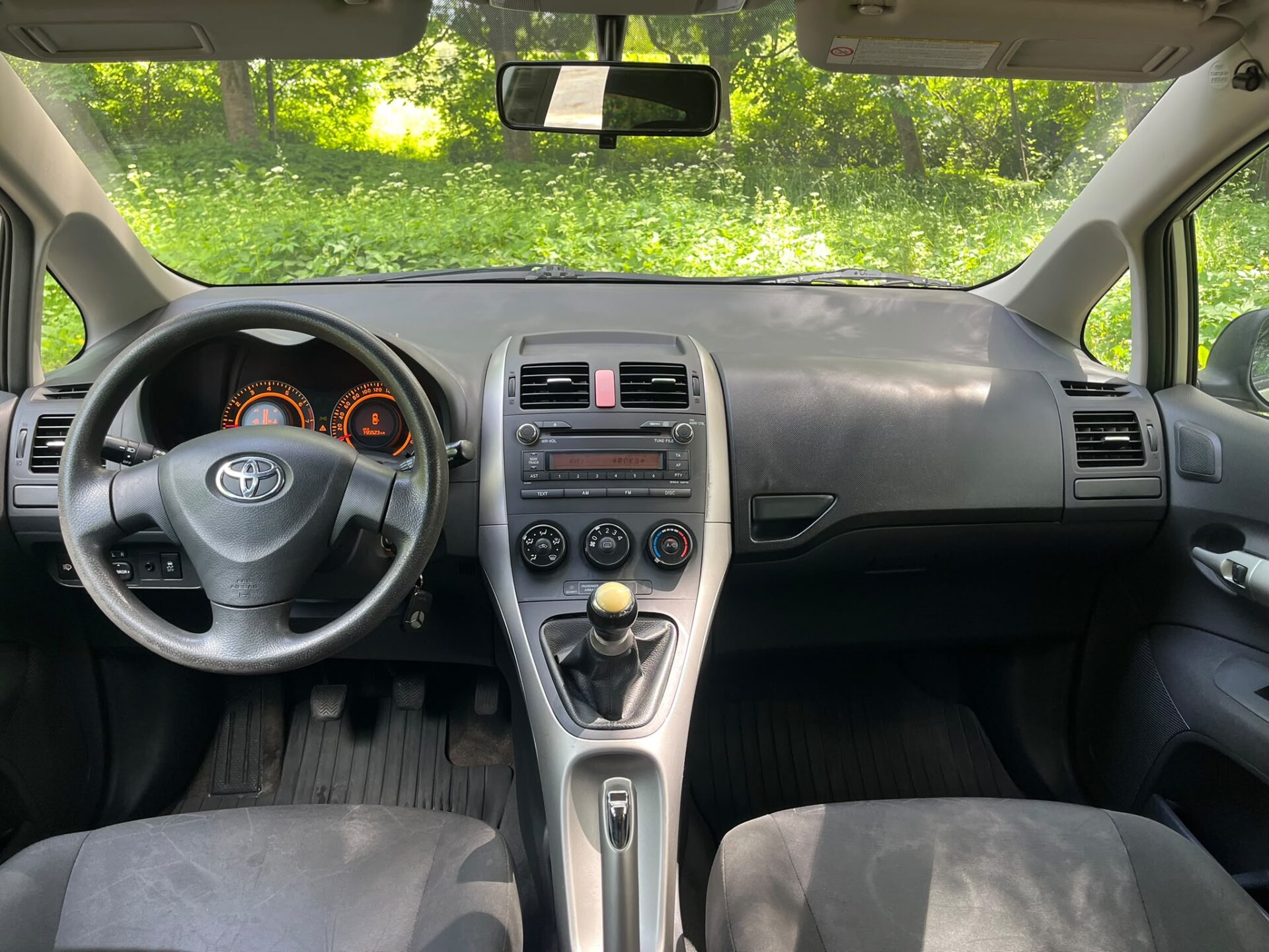 TOYOTA AURIS