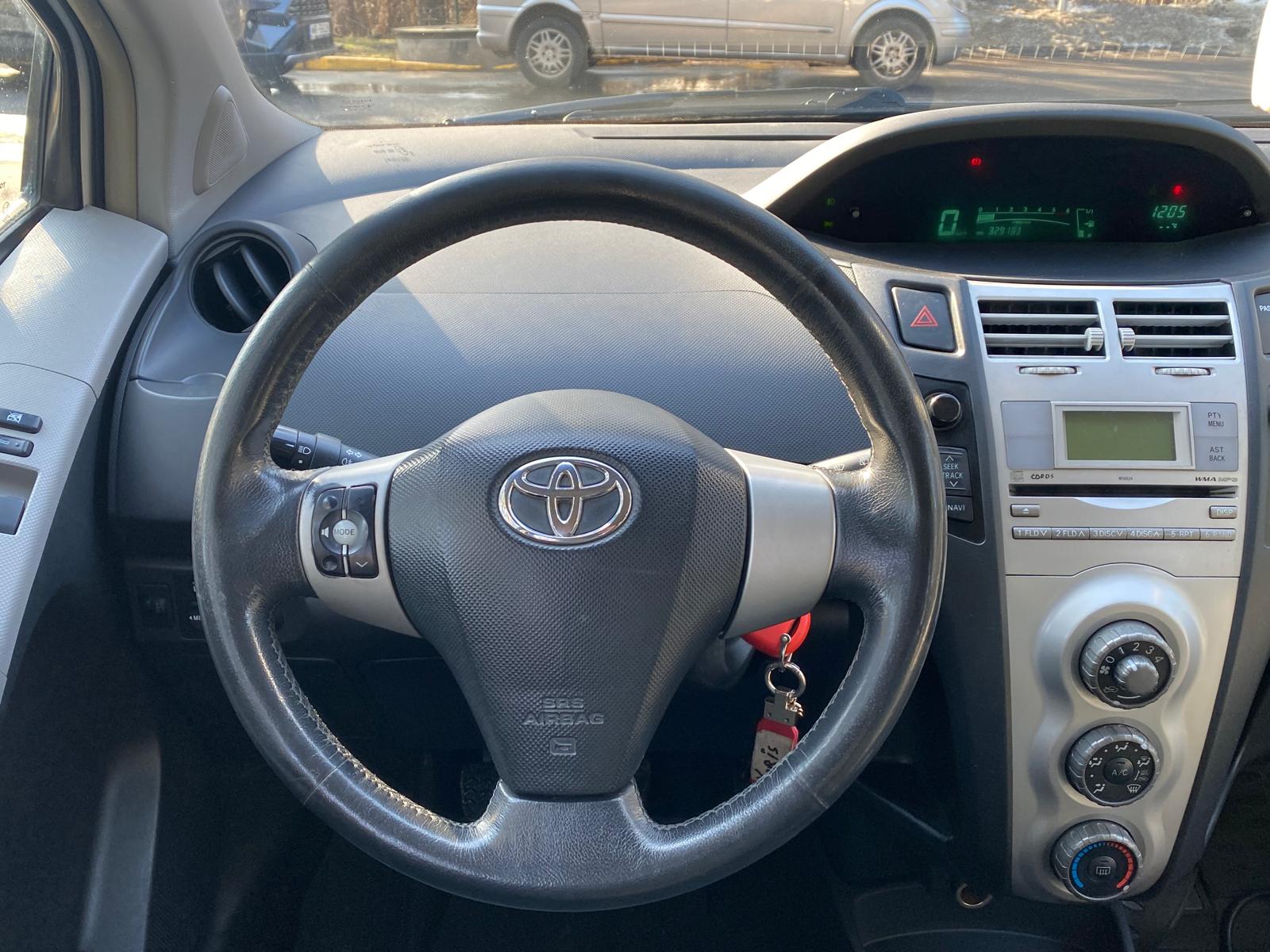 TOYOTA YARIS