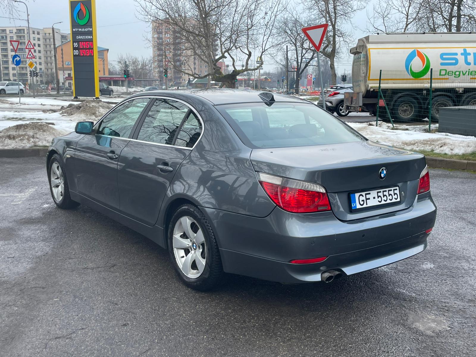 BMW 530 (E60)