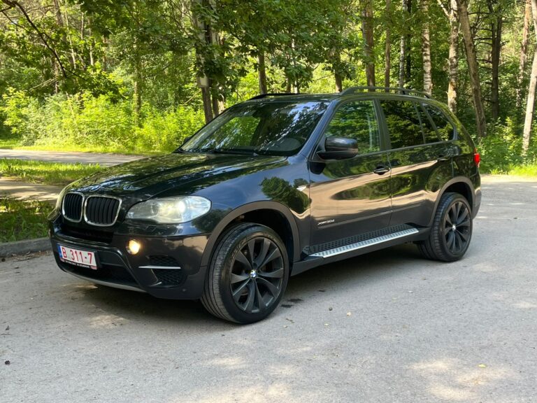 BMW X5 7-VIETAS