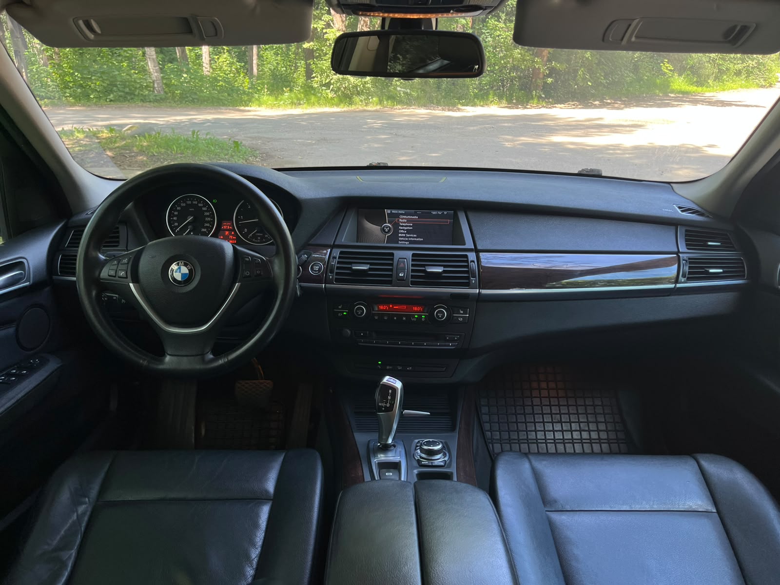 BMW X5 7-VIETAS