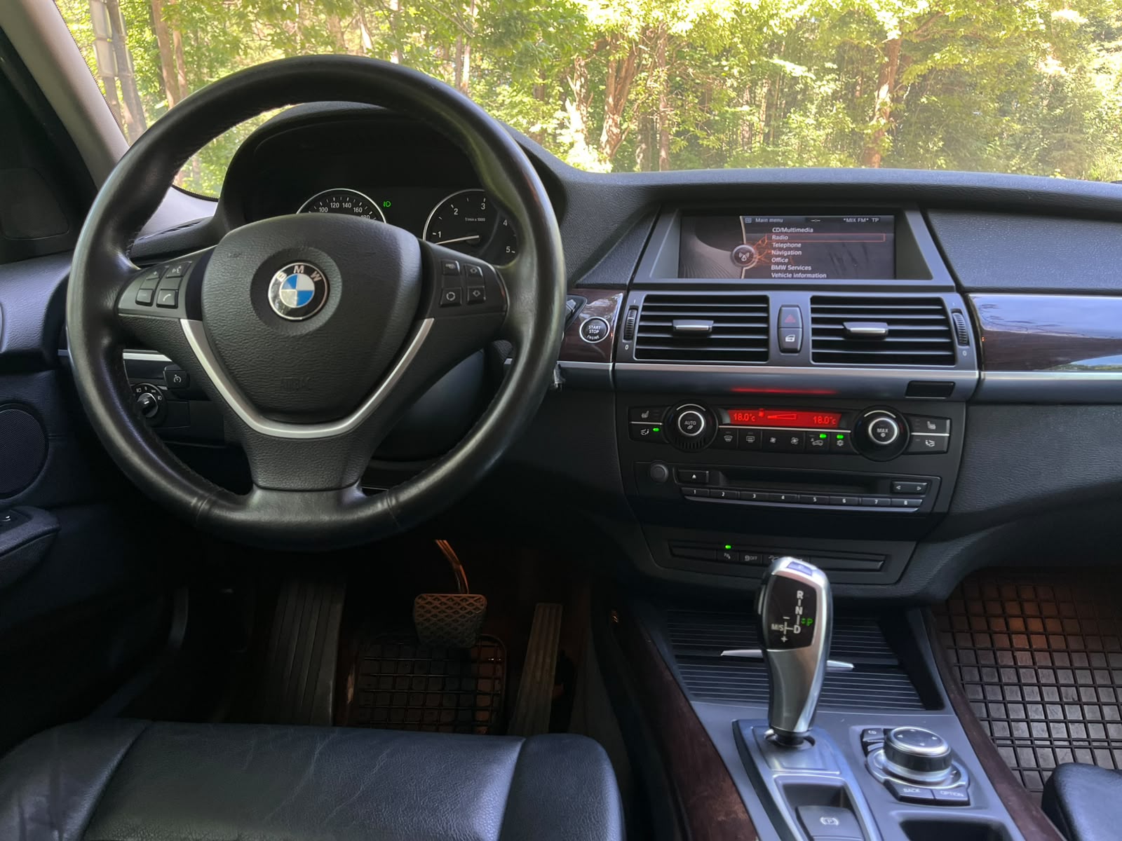 BMW X5 7-VIETAS