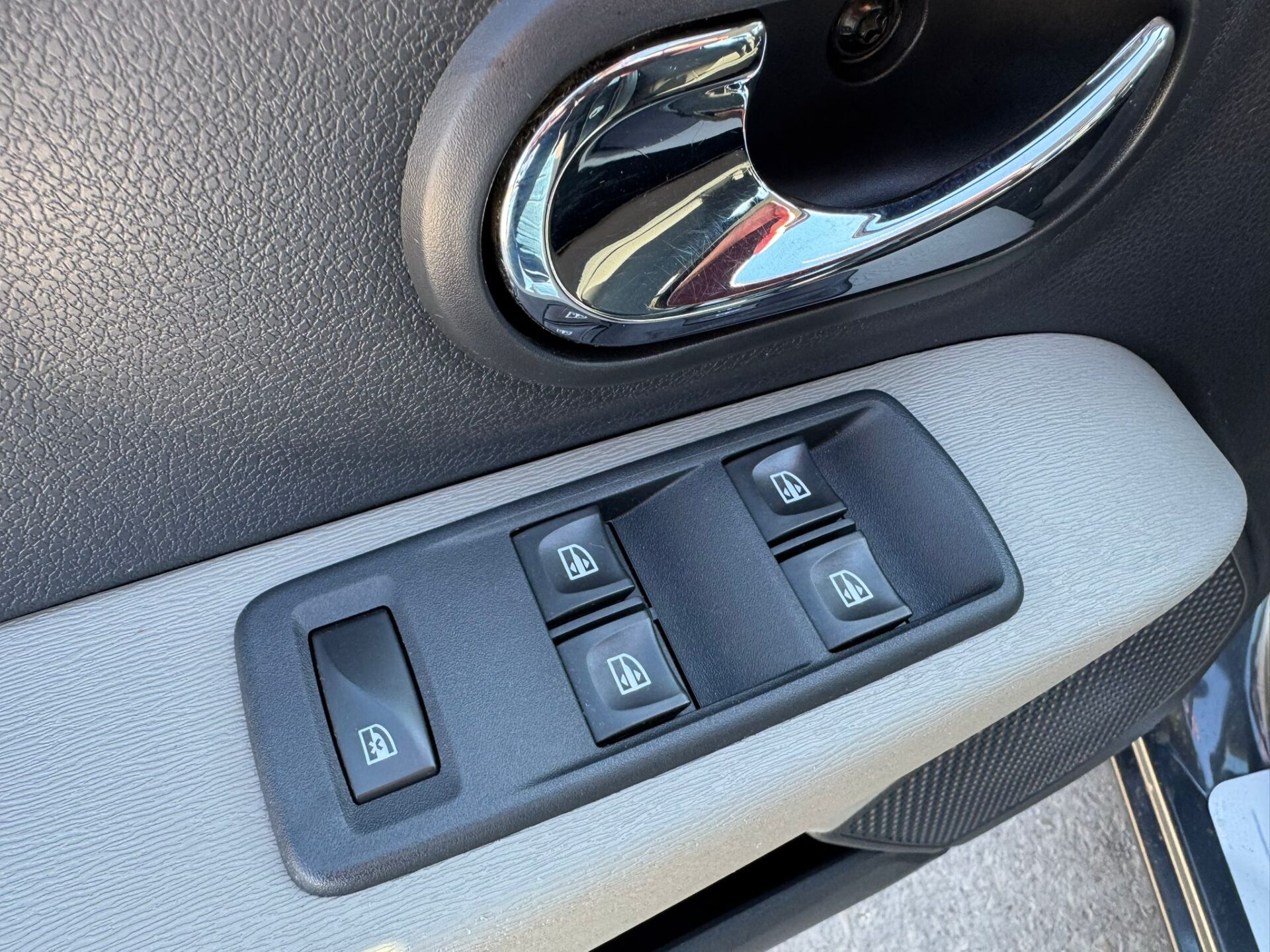 DACIA LODGY 7-VIETAS