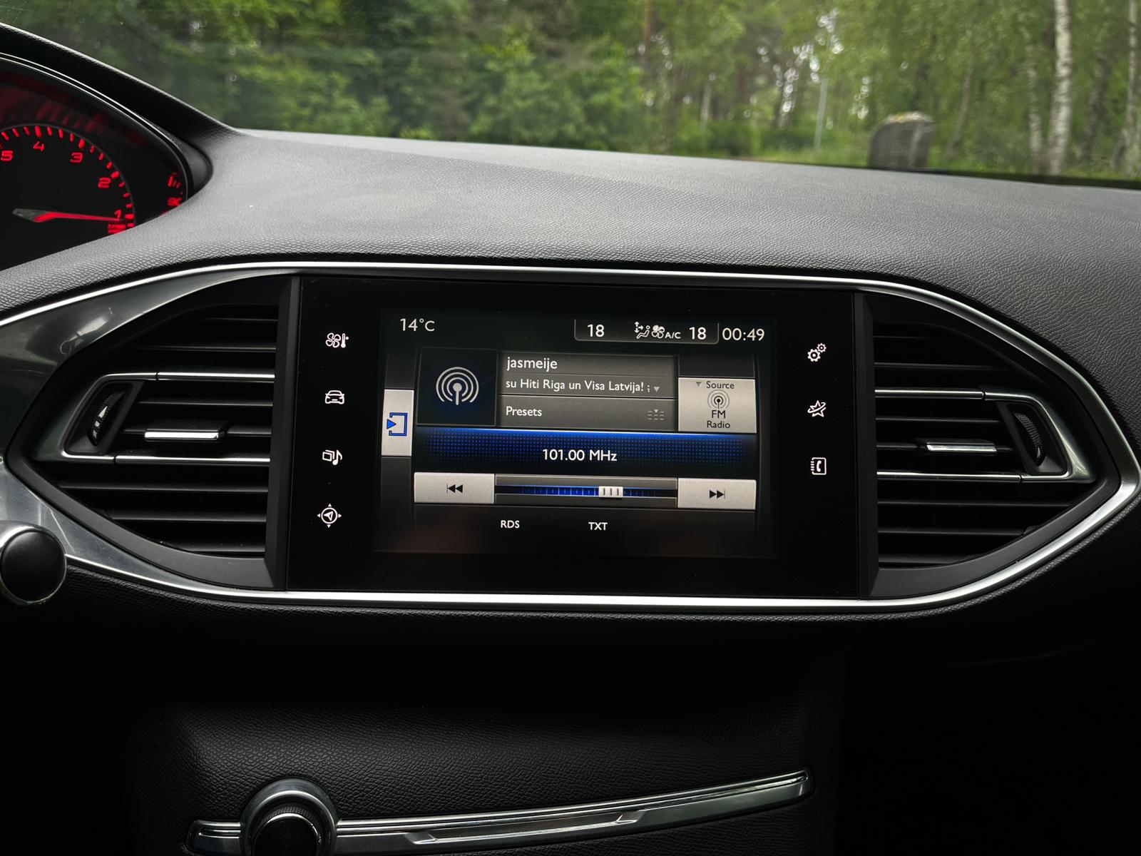 PEUGEOT 308