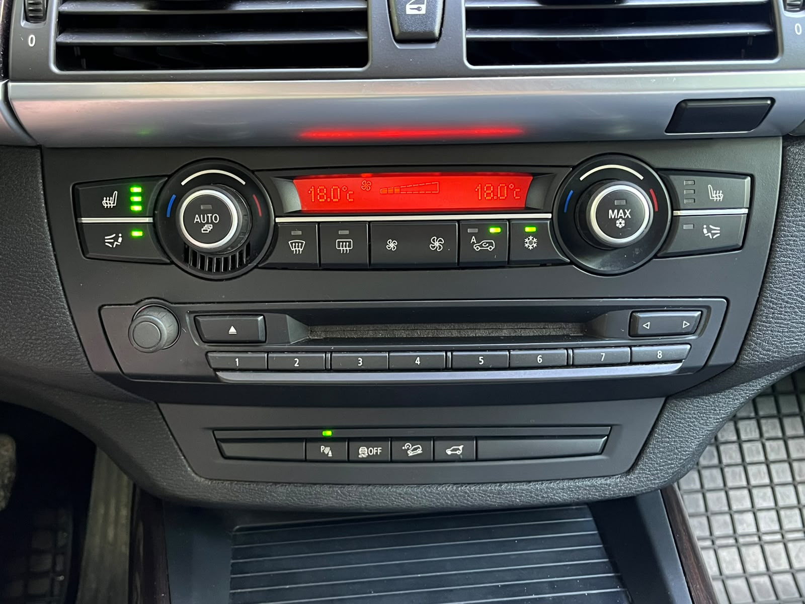 BMW X5 7-VIETAS