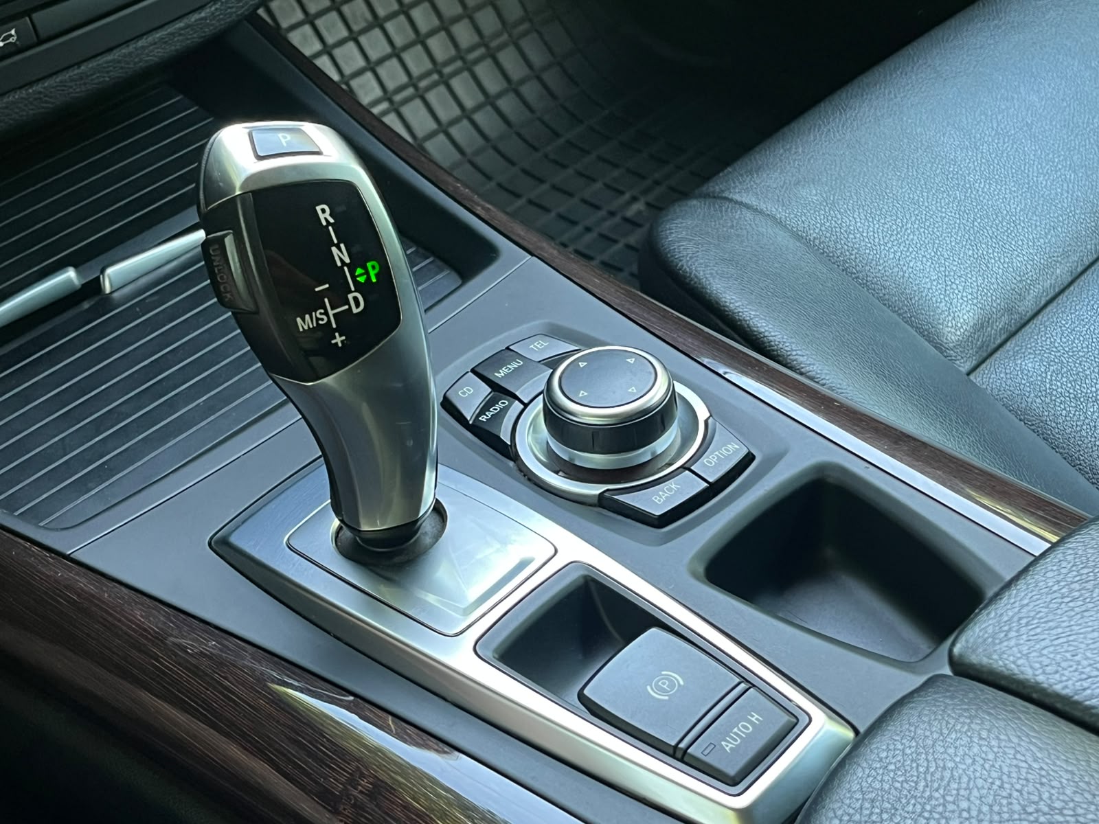 BMW X5 7-VIETAS