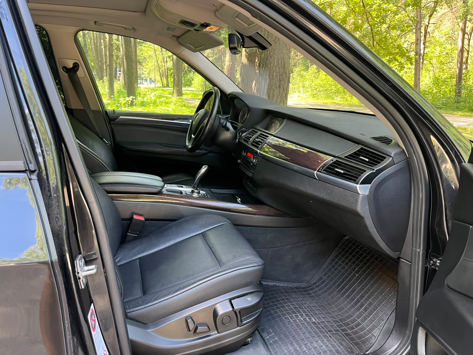 BMW X5 7-VIETAS