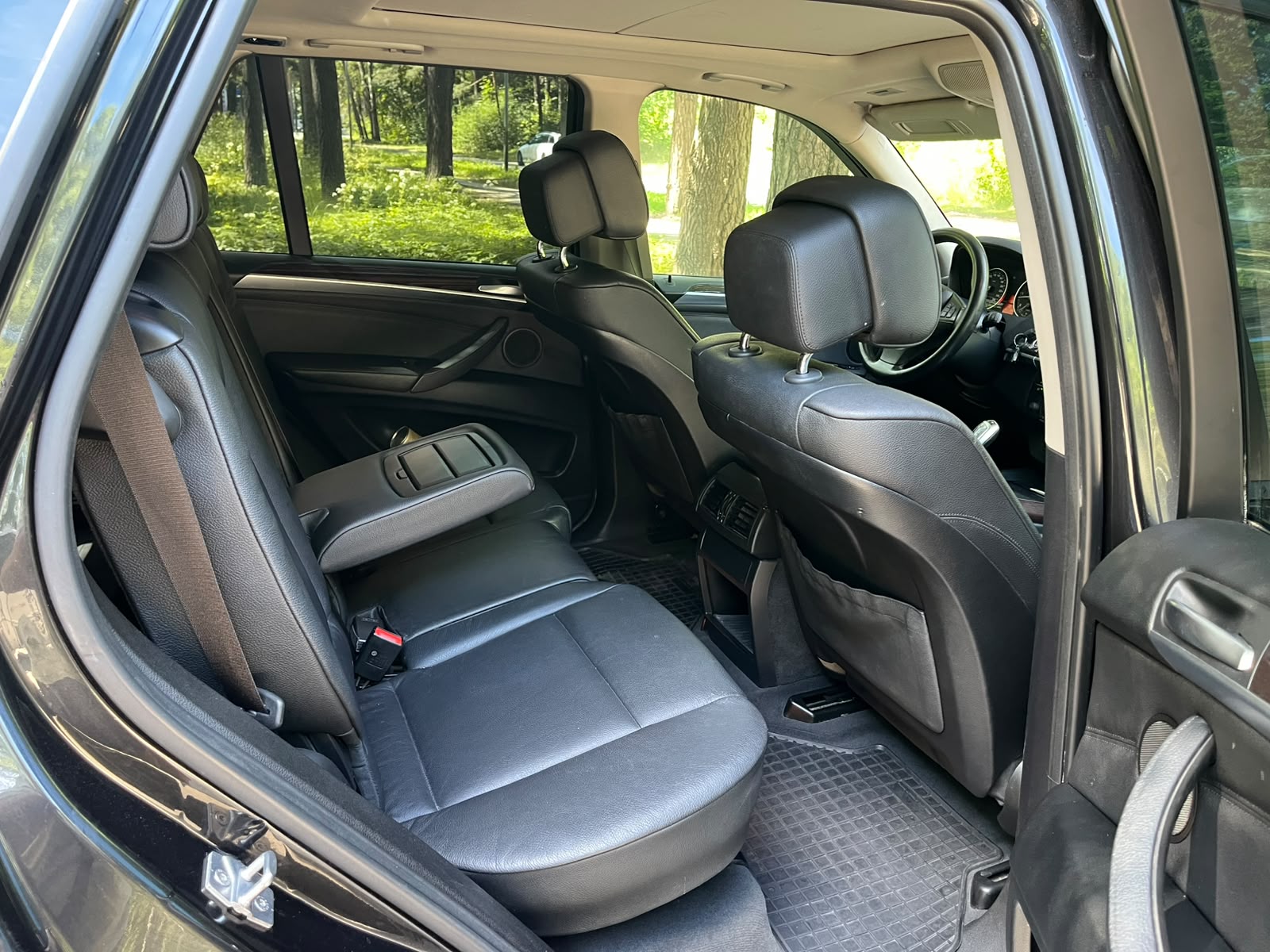 BMW X5 7-VIETAS